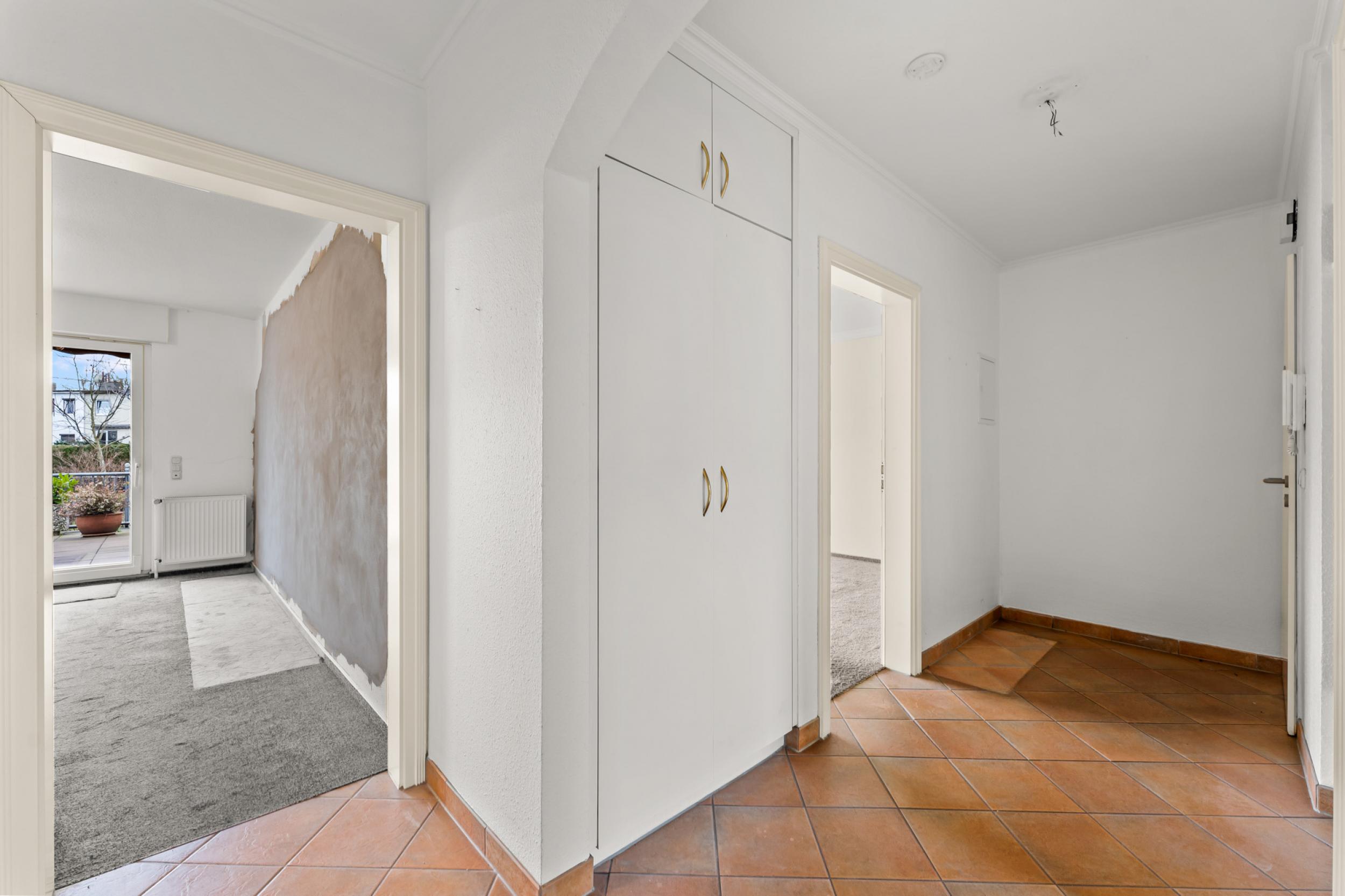 Burglesum - Attraktive Hochparterrewohnung mit großer Sonnenterrasse - Flur