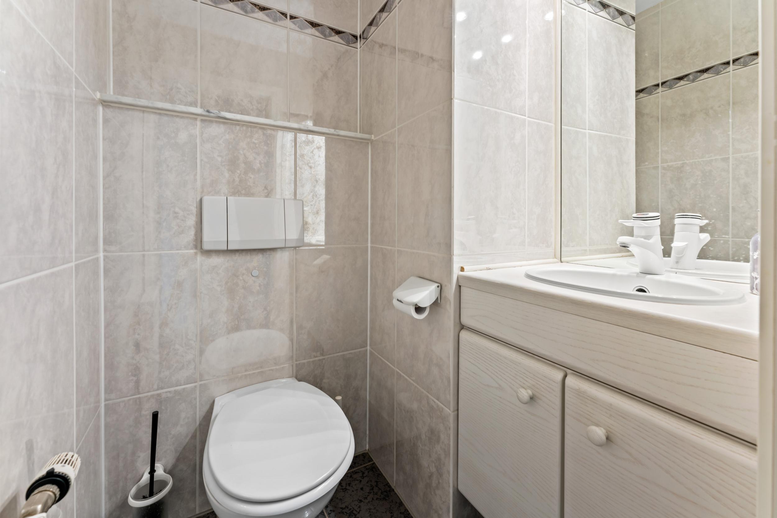 Burglesum - Attraktive Hochparterrewohnung mit großer Sonnenterrasse - Gäste-WC