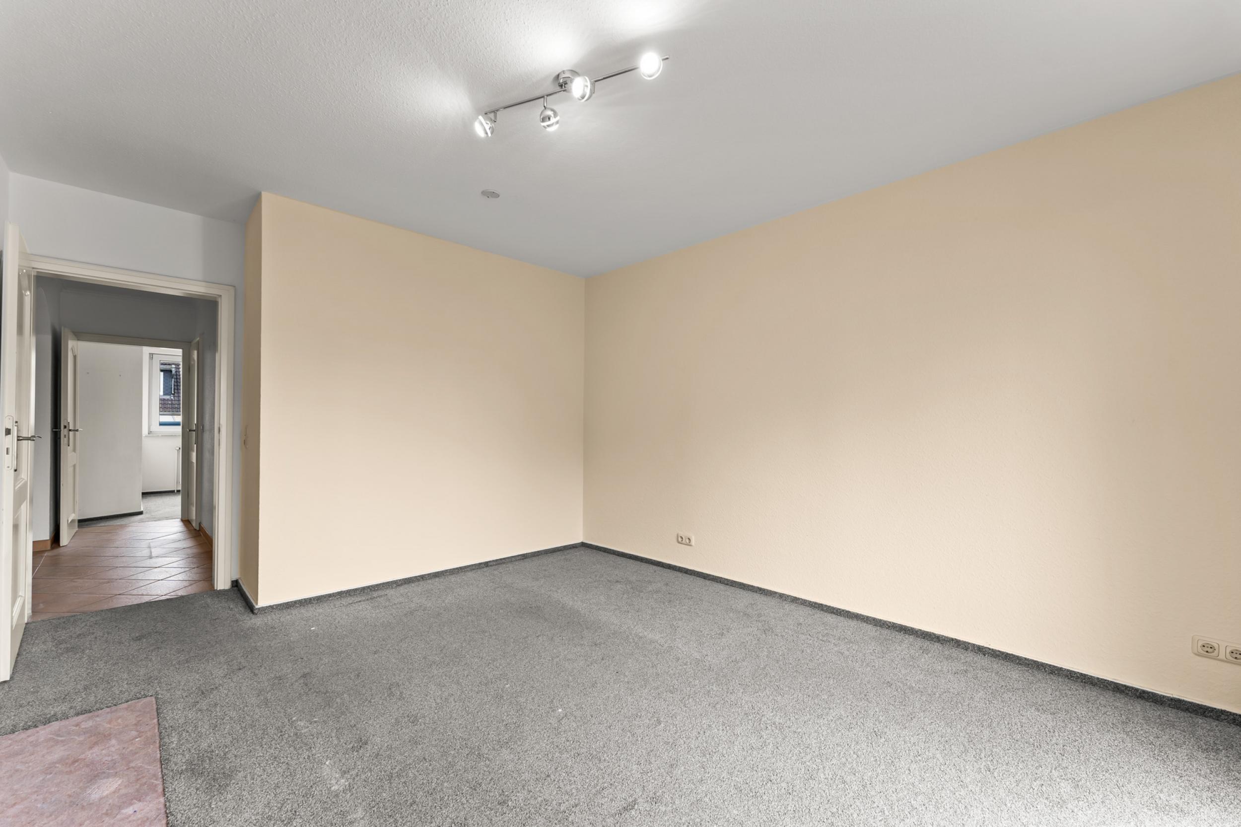 Burglesum - Attraktive Hochparterrewohnung mit großer Sonnenterrasse - Schlafzimmer