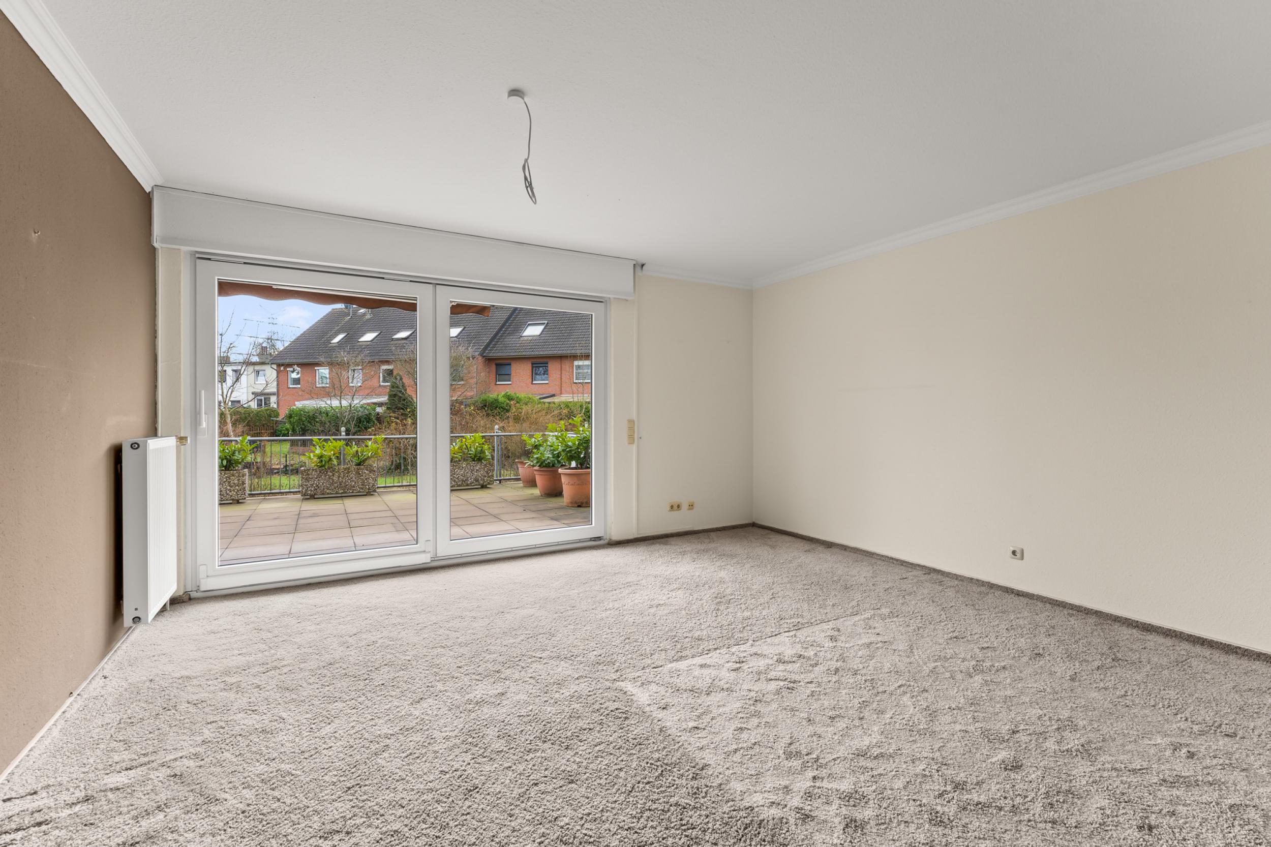 Burglesum - Attraktive Hochparterrewohnung mit großer Sonnenterrasse - Wohnzimmer