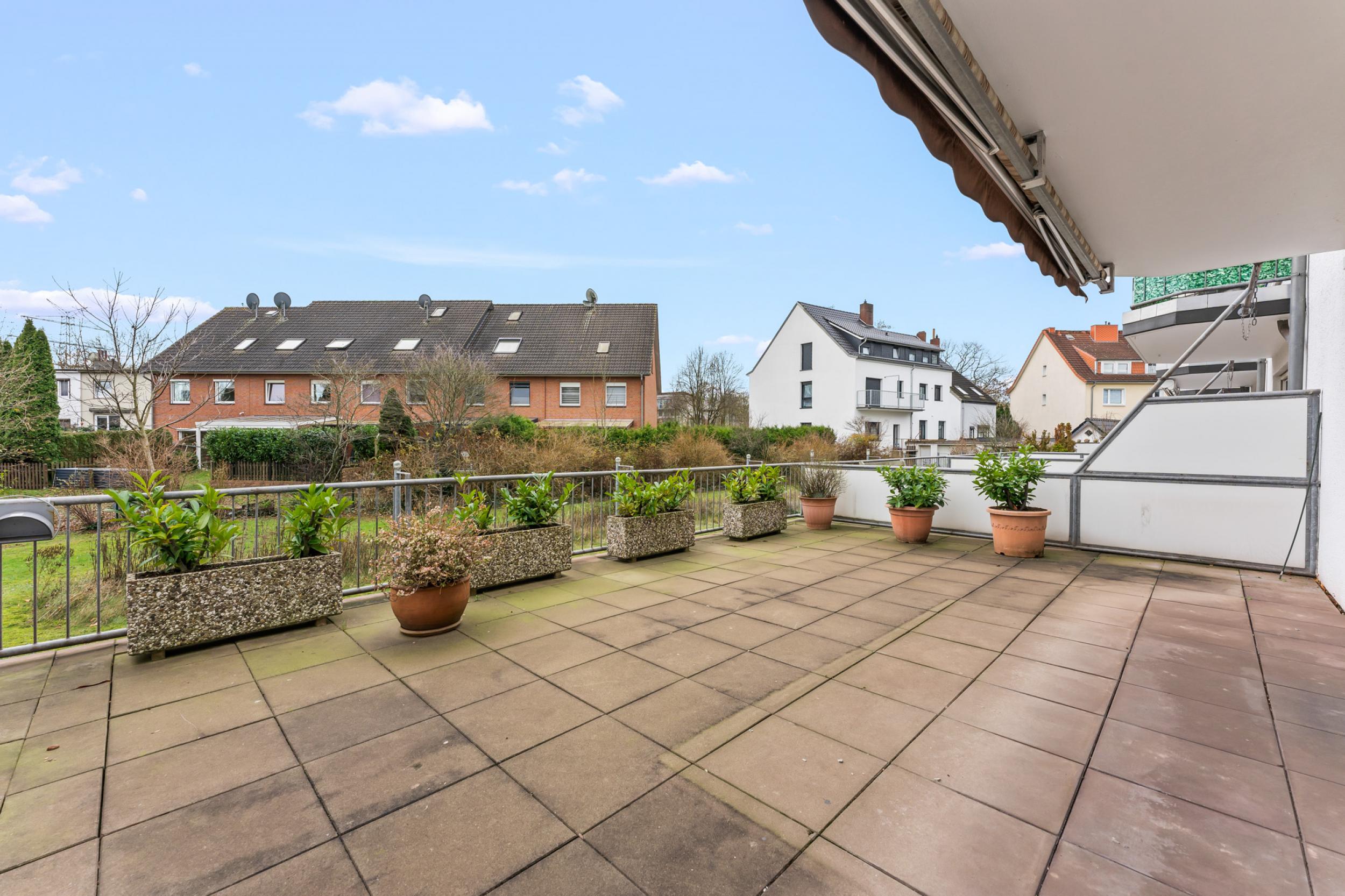 Burglesum - Attraktive Hochparterrewohnung mit großer Sonnenterrasse - Terrasse