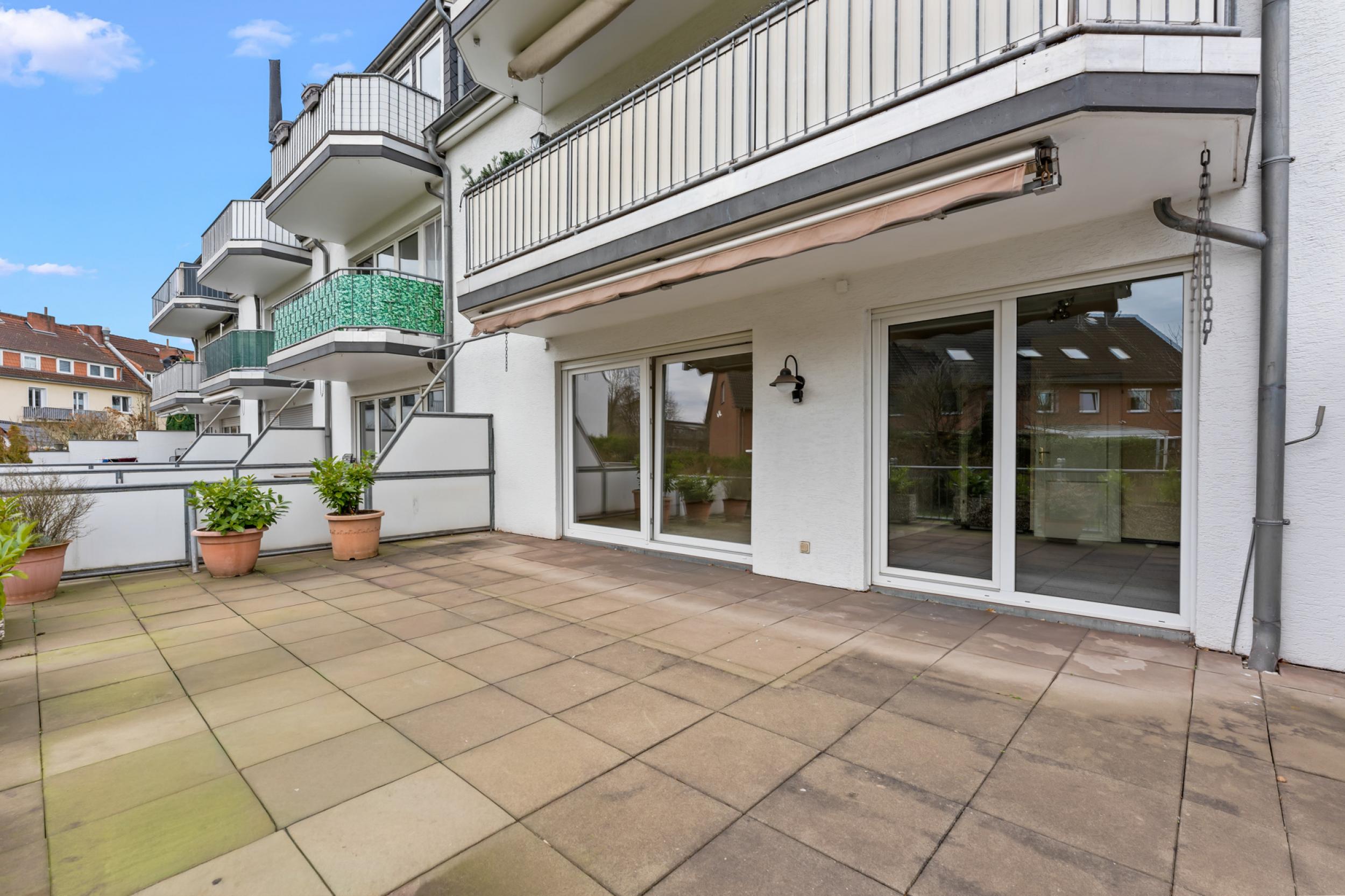 Burglesum - Attraktive Hochparterrewohnung mit großer Sonnenterrasse - Terrasse