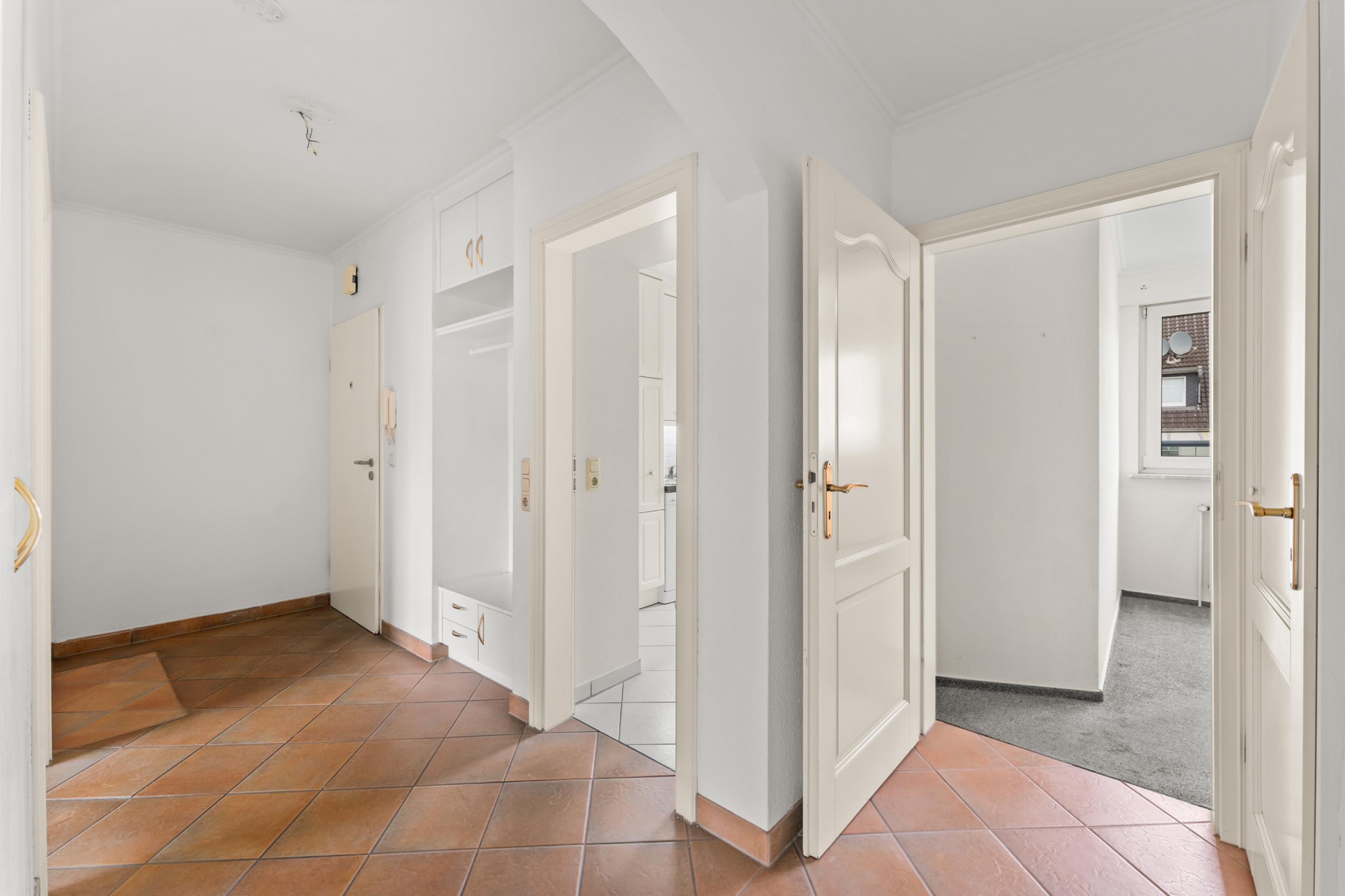 Burglesum - Attraktive Hochparterrewohnung mit großer Sonnenterrasse - Flur