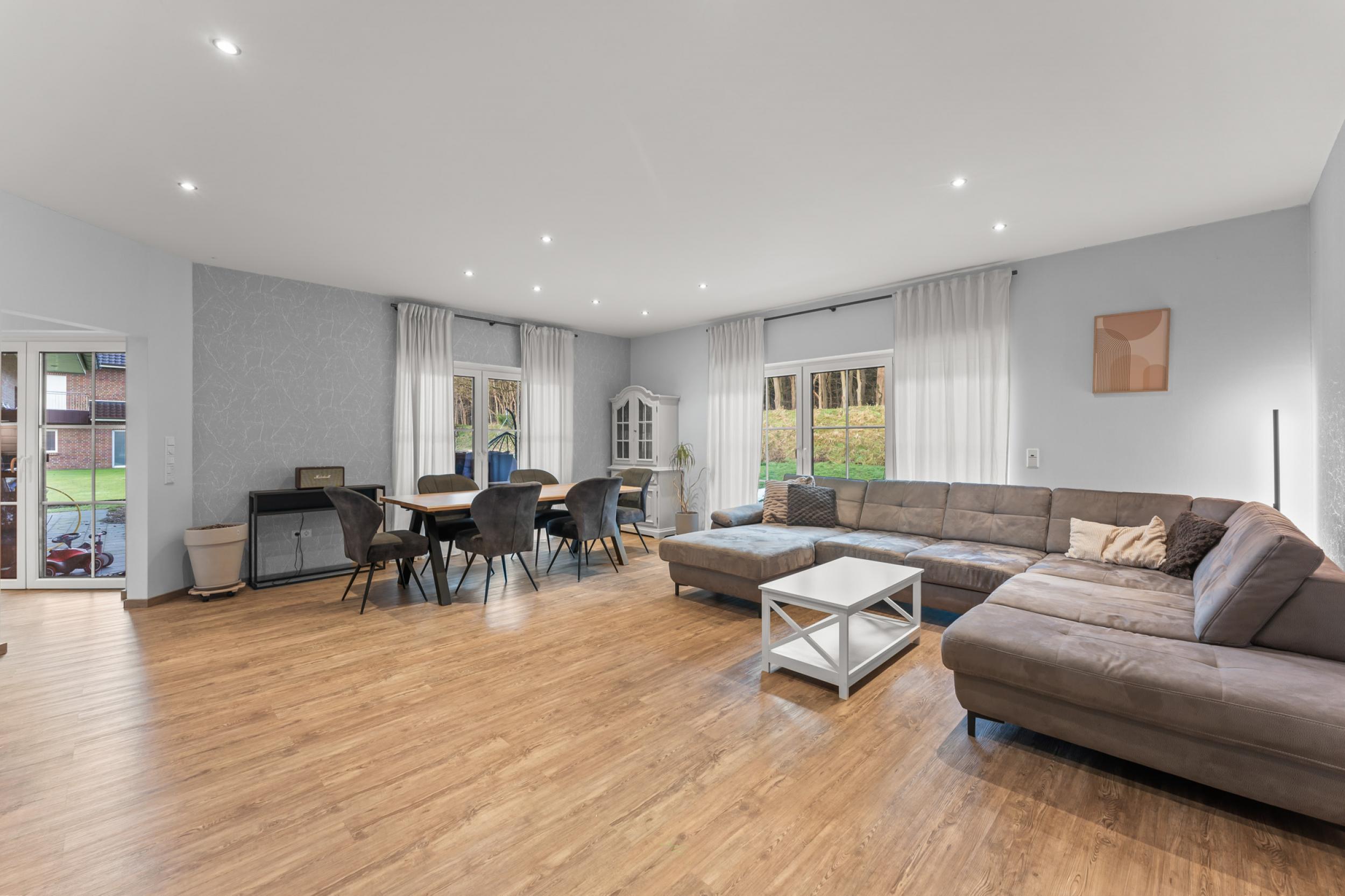 Beverstedt - Moderner Winkelbungalow in ländlicher Lage mit Außbaupotenzial - Wohn-/ Essbereich