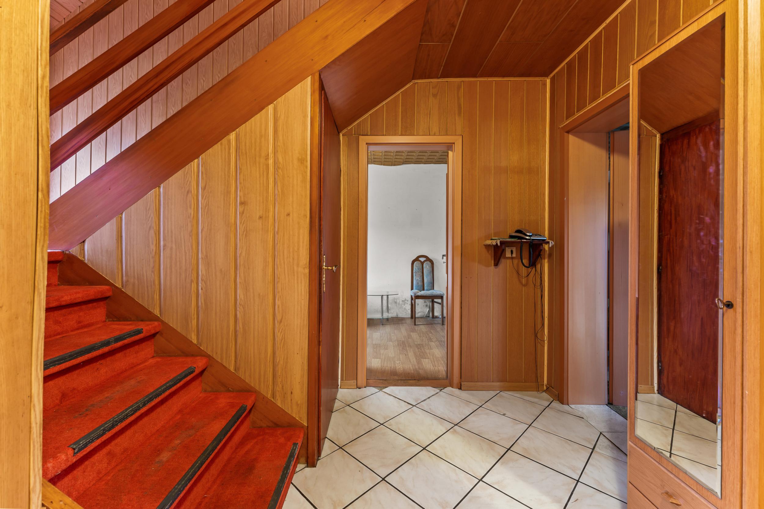 Langen - Sanierungsbedürftiges Reihenmittelhaus in beliebter ruhiger Lage - Flur Erdgeschoss