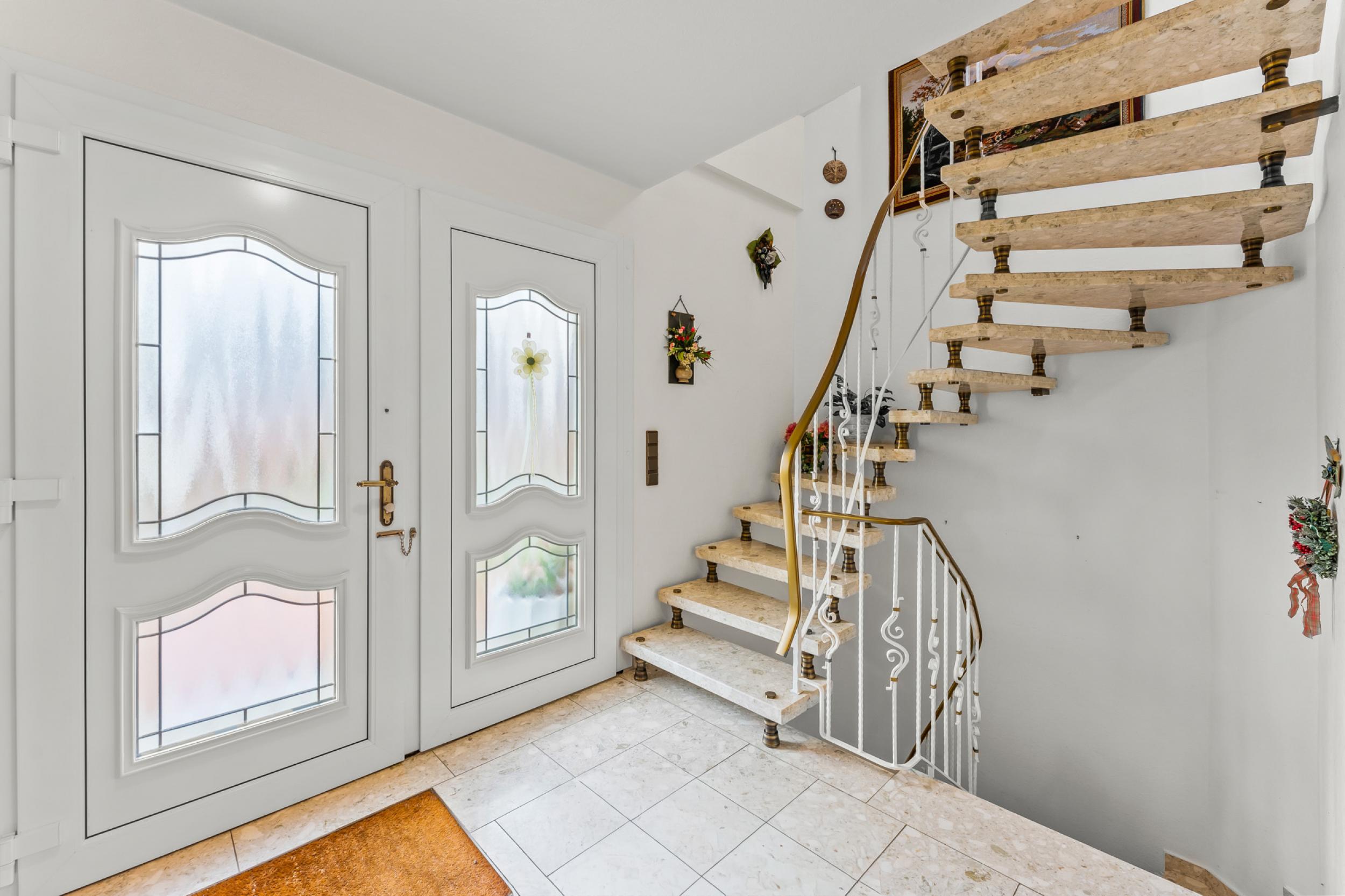 Beverstedt - Repräsentativer Winkelbungalow in ruhiger Wohnlage – ein Zuhause zum Wohlfühlen - Windfang