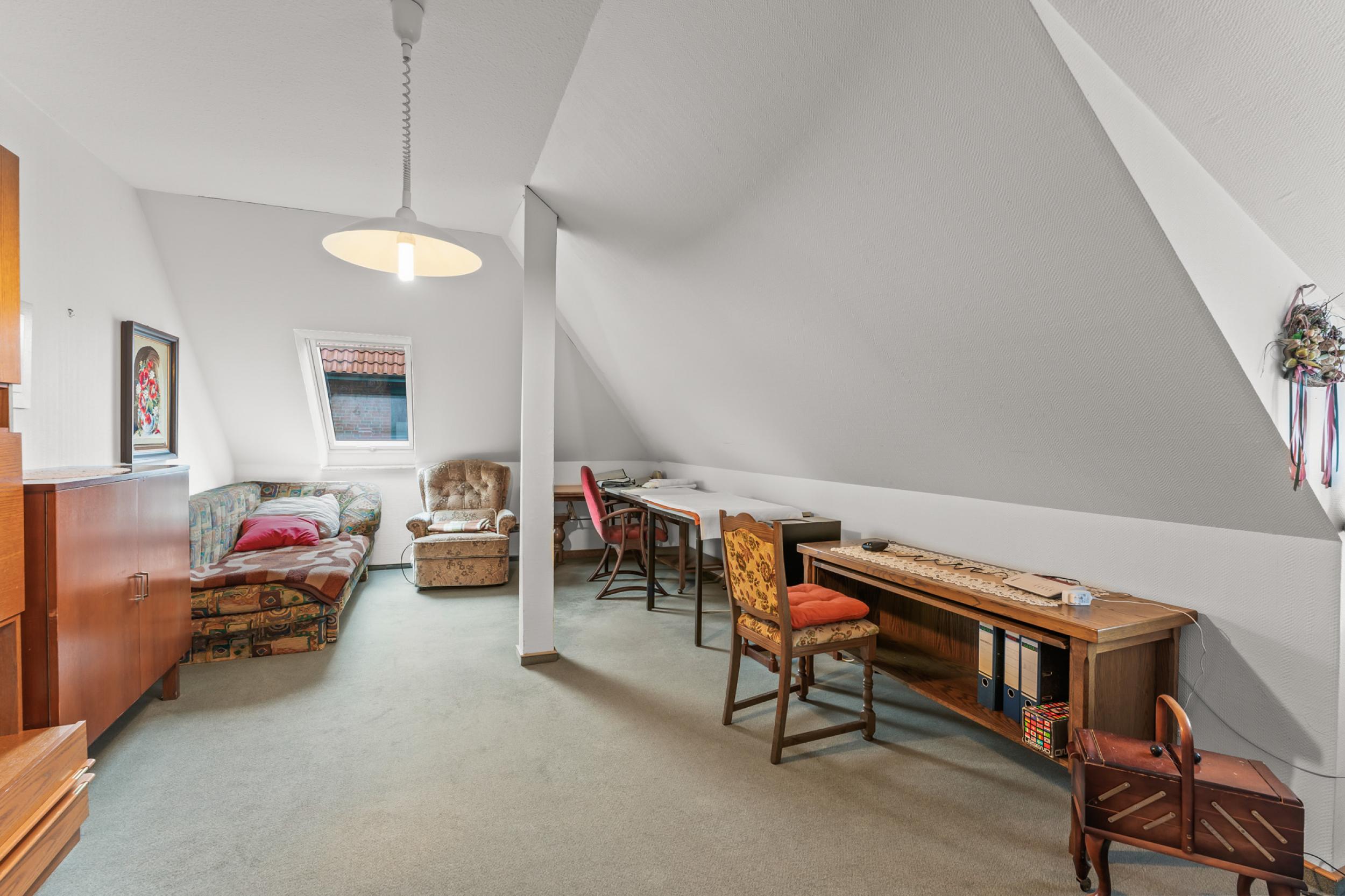 Beverstedt - Repräsentativer Winkelbungalow in ruhiger Wohnlage – ein Zuhause zum Wohlfühlen - Kinderzimmer Dachgeschoss