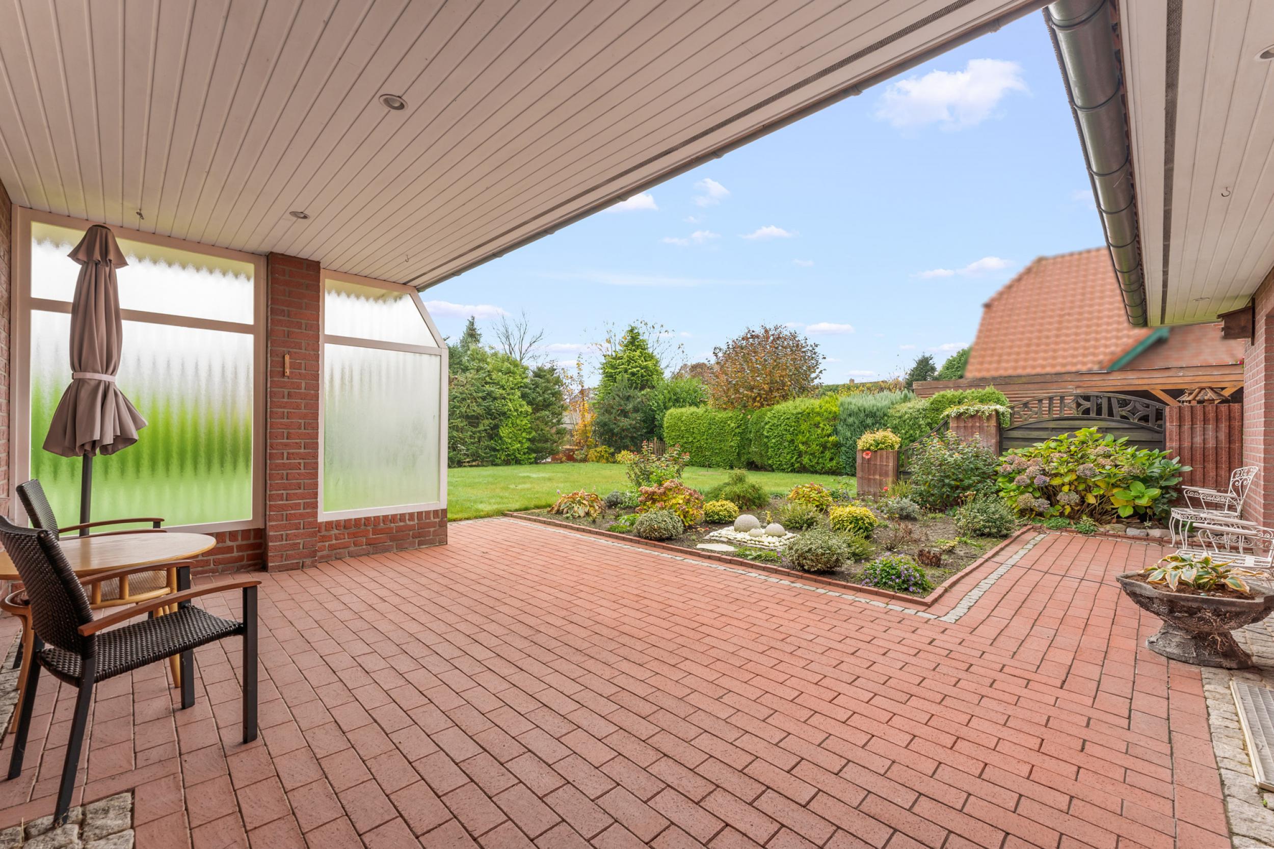 Beverstedt - Repräsentativer Winkelbungalow in ruhiger Wohnlage – ein Zuhause zum Wohlfühlen - Blick in den Garten