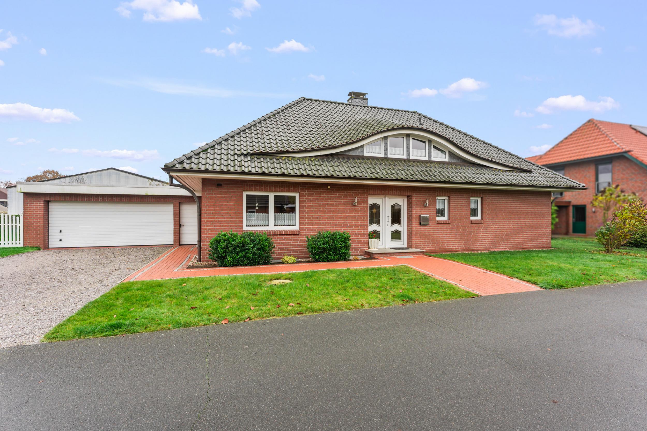 Beverstedt - Repräsentativer Winkelbungalow in ruhiger Wohnlage – ein Zuhause zum Wohlfühlen - Frontansicht