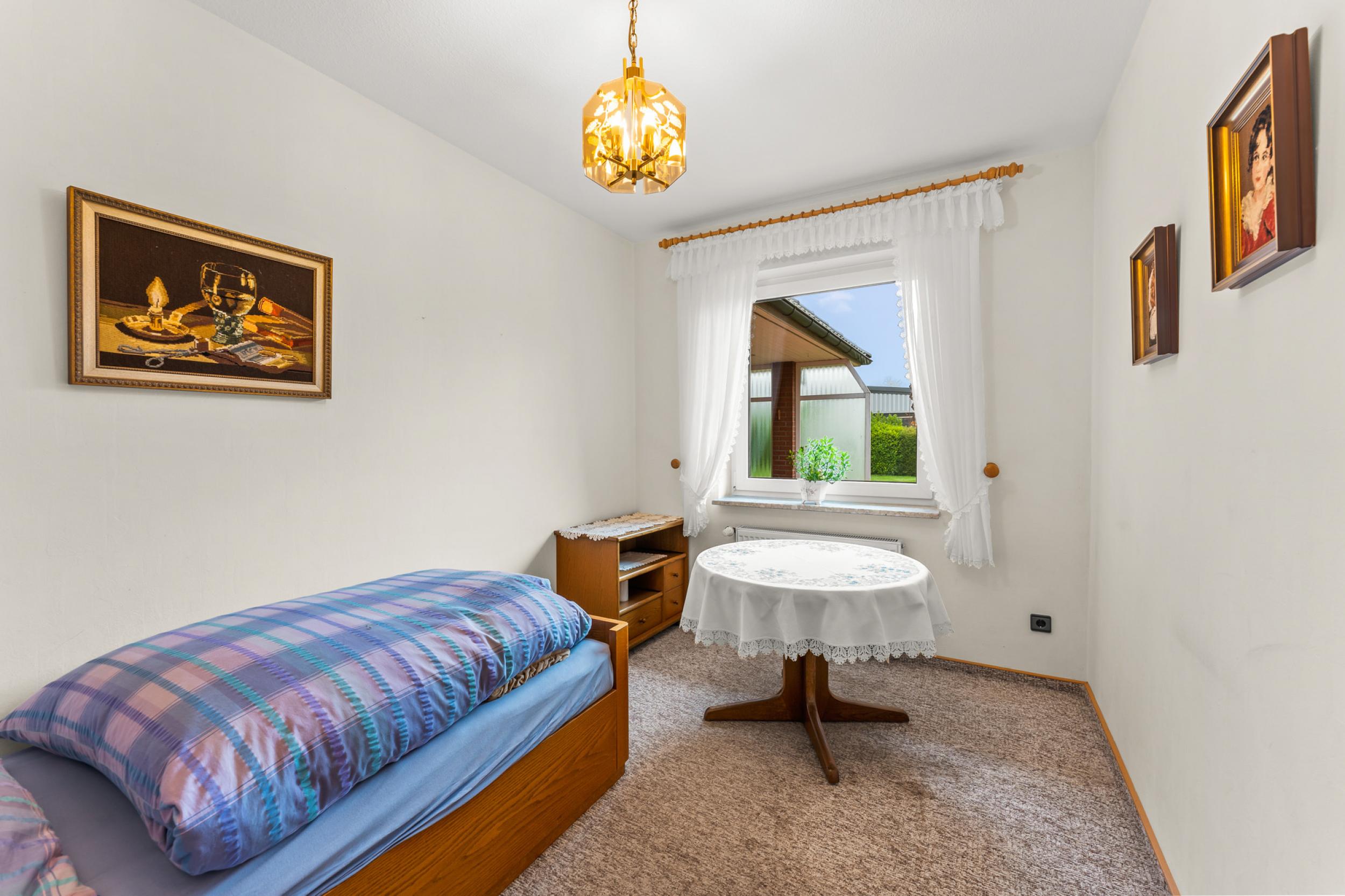 Beverstedt - Repräsentativer Winkelbungalow in ruhiger Wohnlage – ein Zuhause zum Wohlfühlen - Kinderzimmer/Ankleidezimmer