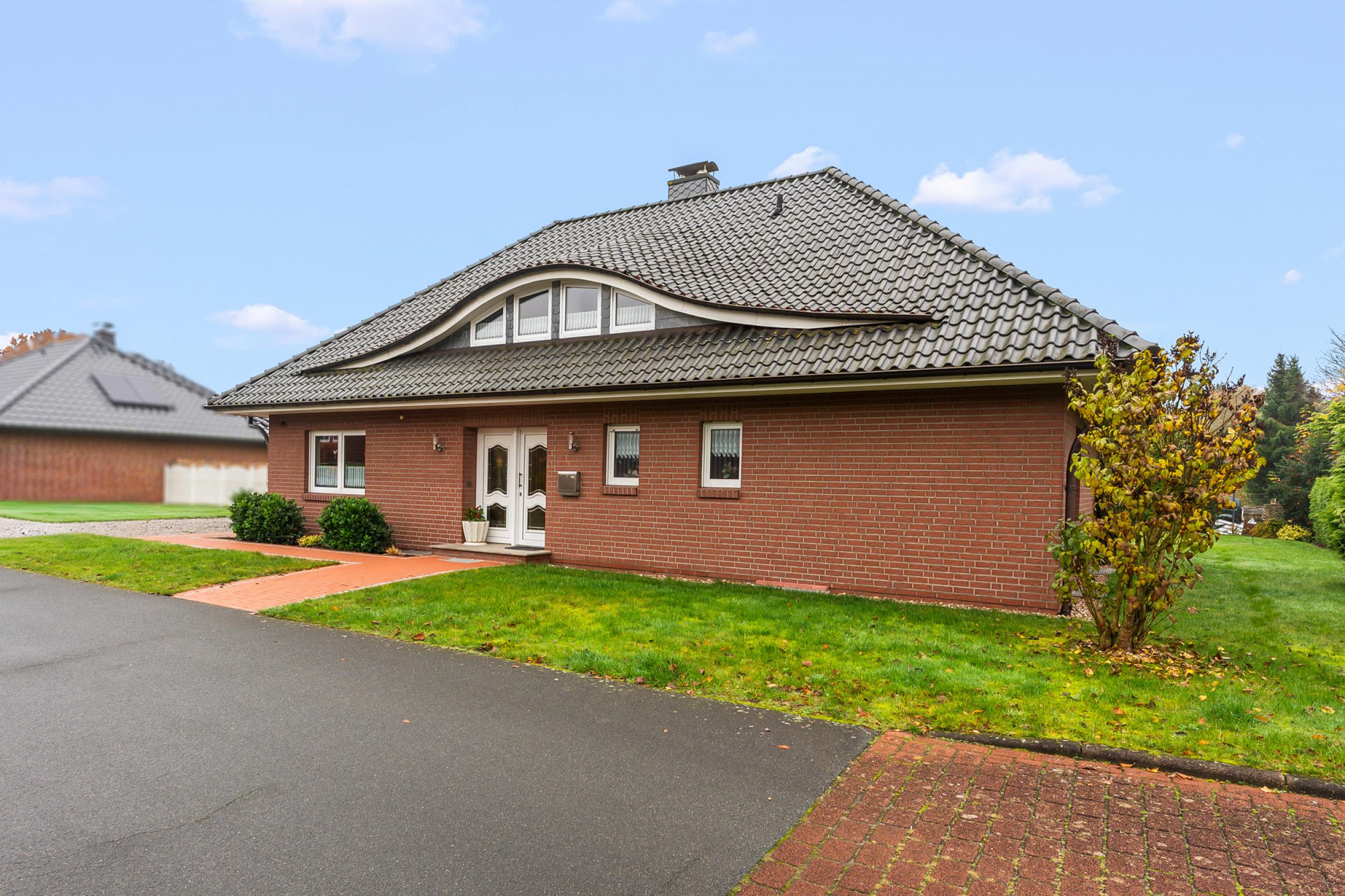 Beverstedt - Repräsentativer Winkelbungalow in ruhiger Wohnlage – ein Zuhause zum Wohlfühlen - Frontansicht