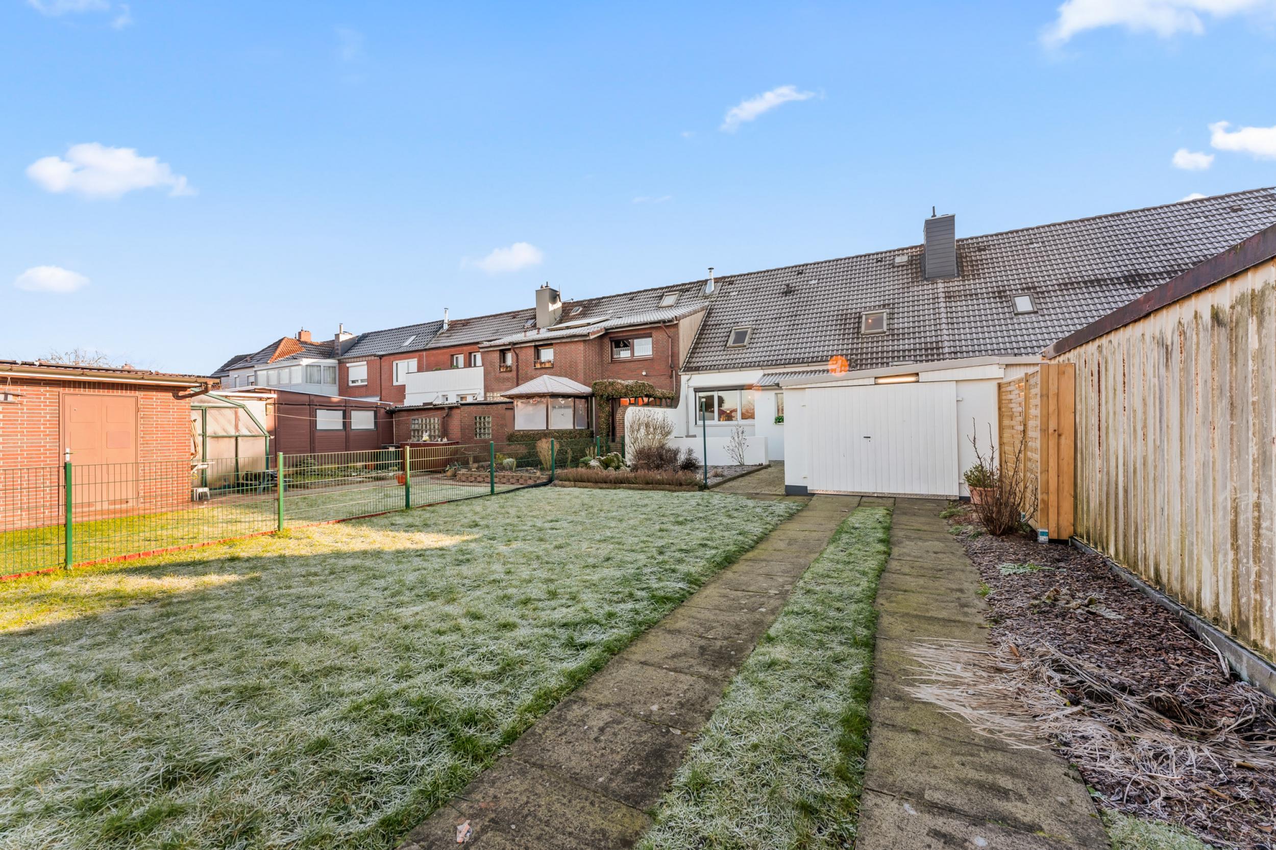 Geestemünde - Modernisiertes Reihenmittelhaus in ruhiger Lage - Gartenansicht