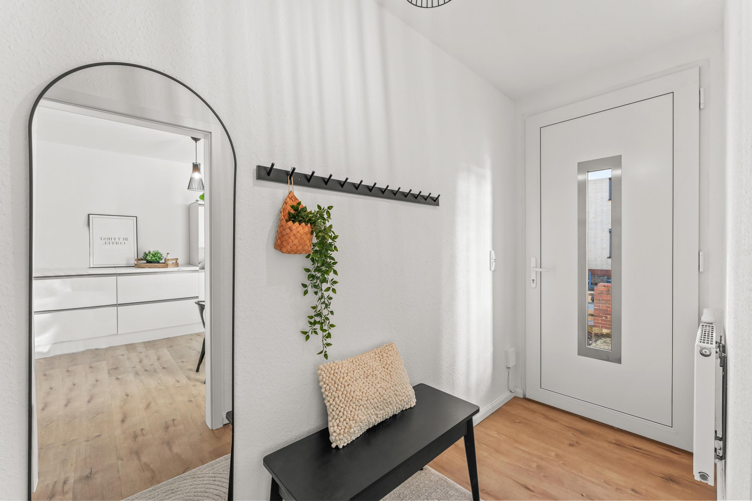 Geestemünde - Modernisiertes Reihenmittelhaus in ruhiger Lage - Eingangsbereich