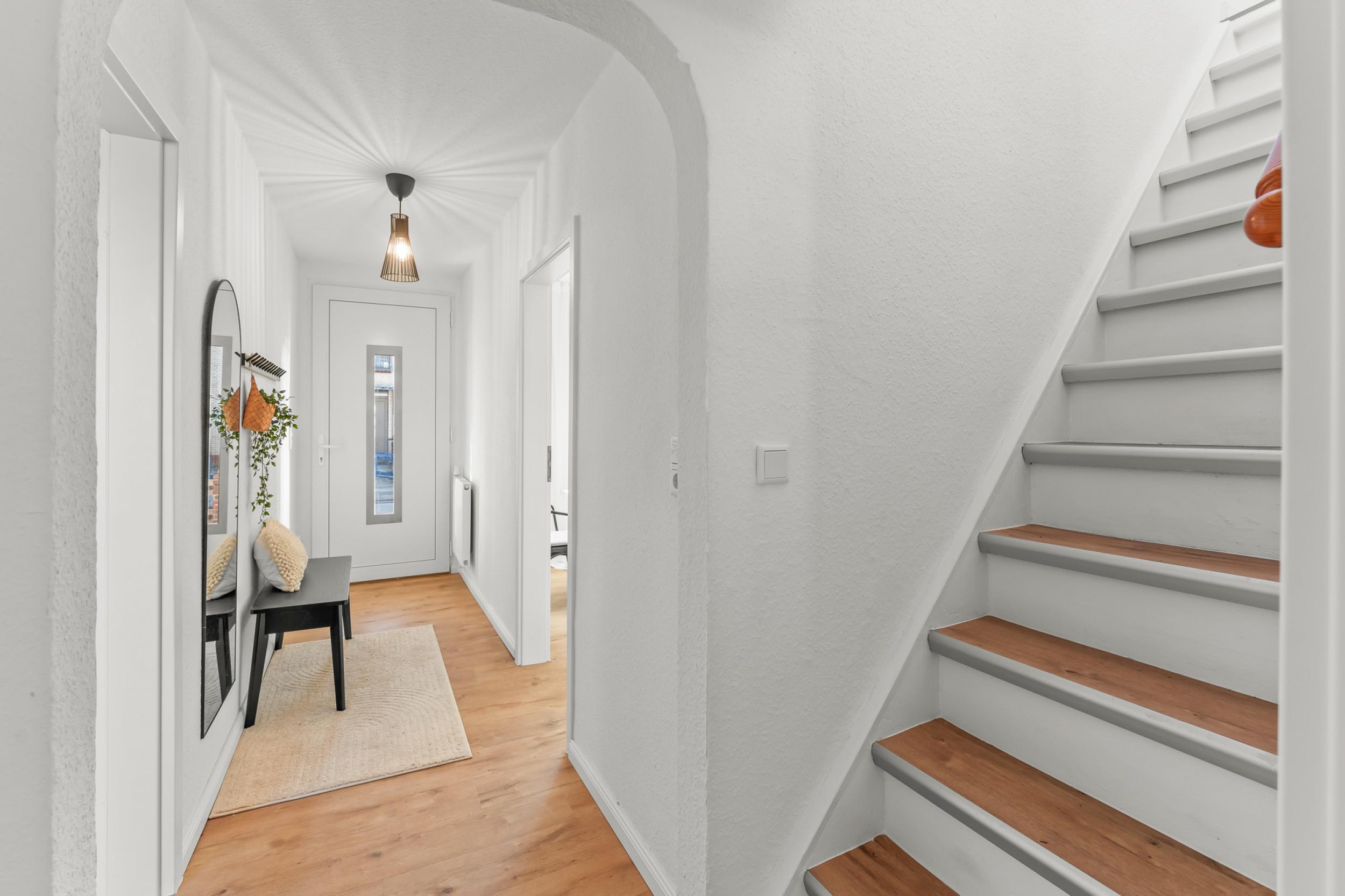 Geestemünde - Modernisiertes Reihenmittelhaus in ruhiger Lage - Flur