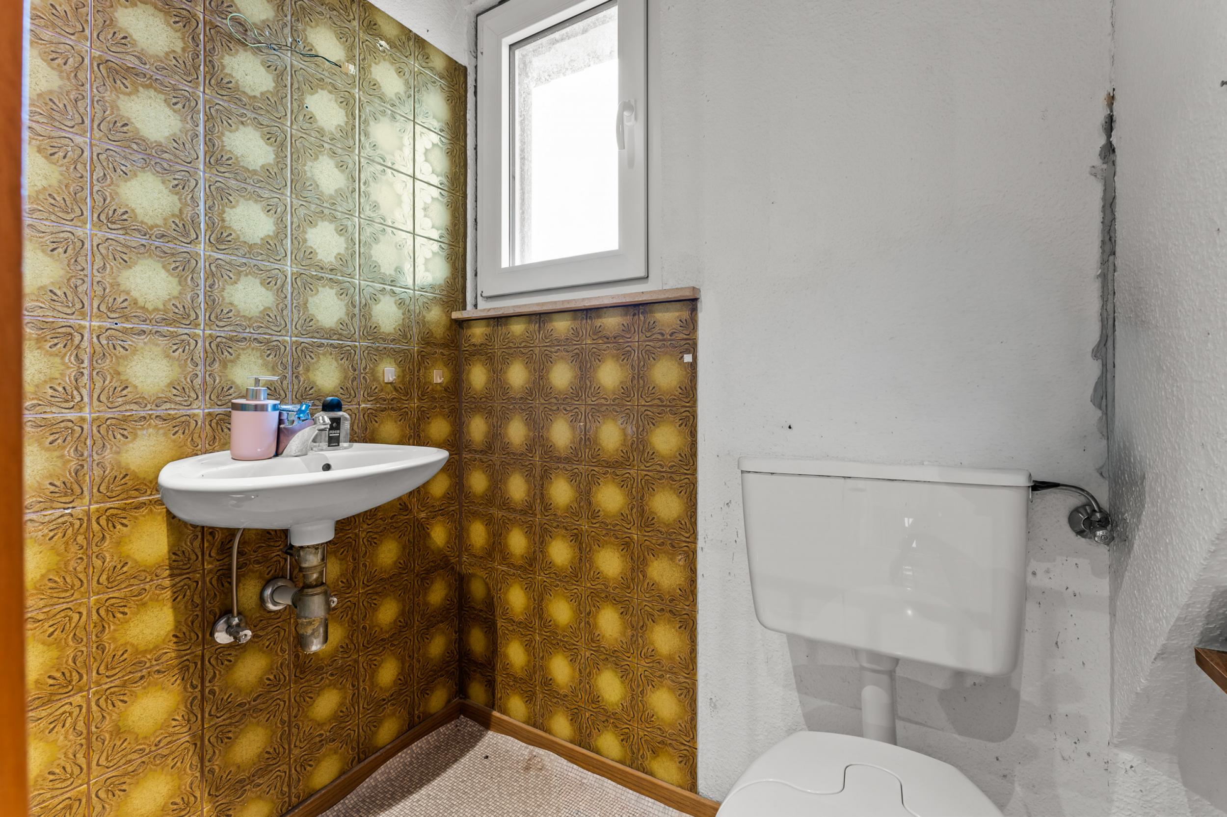 Surheide - Charmante Doppelhaushälfte mit Nebengelass und großem Grundstück - Gäste-WC