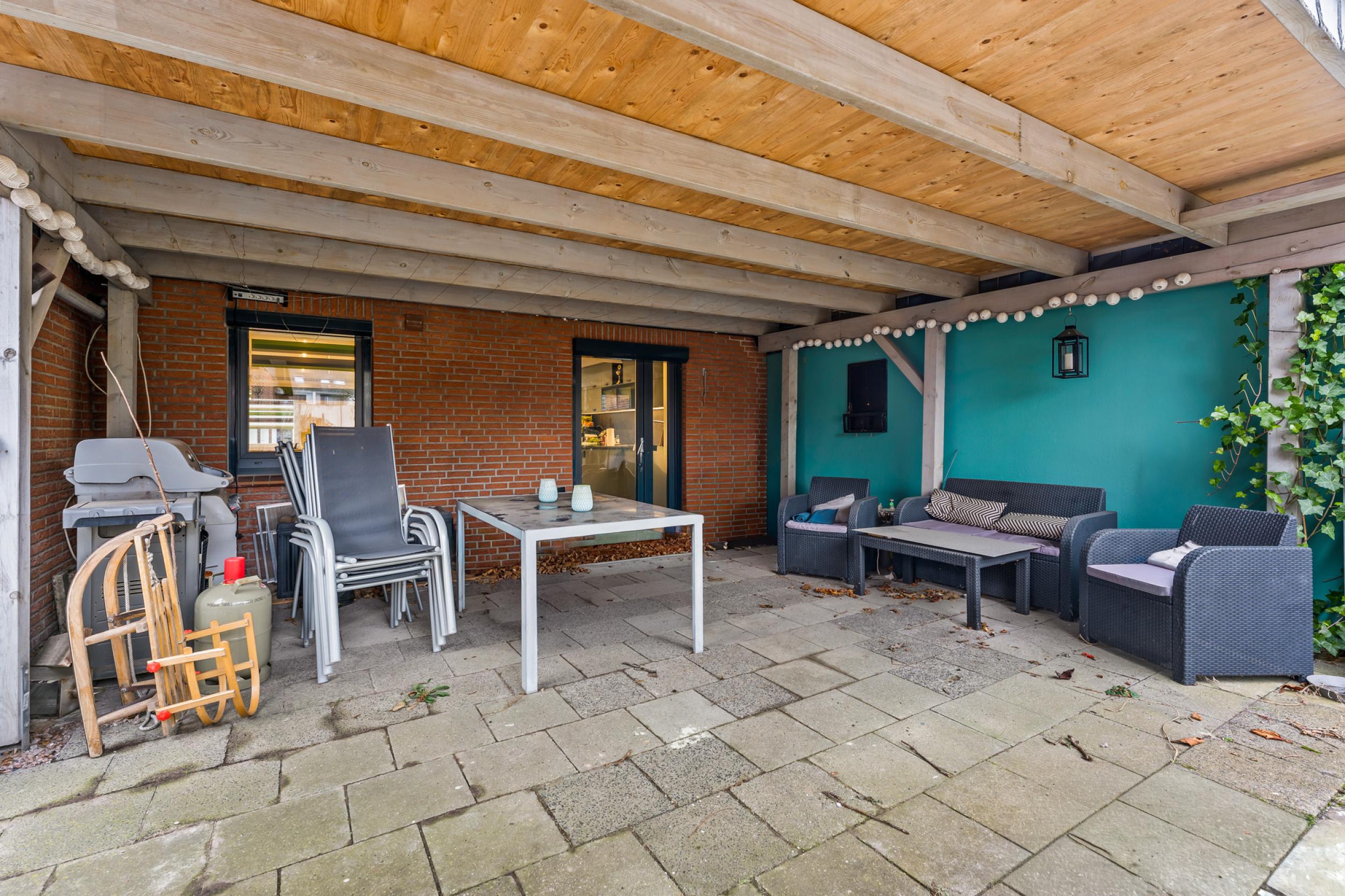 Surheide - Charmante Doppelhaushälfte mit Nebengelass und großem Grundstück - überdachte Terrasse