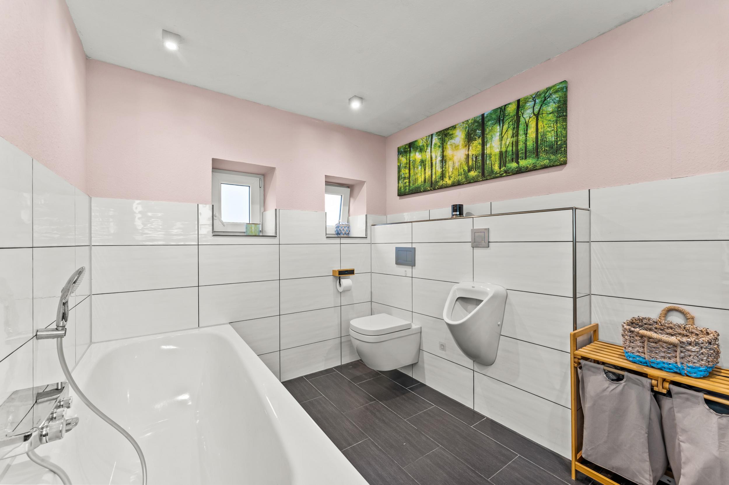 Surheide - Charmante Doppelhaushälfte mit Nebengelass und großem Grundstück - Badezimmer