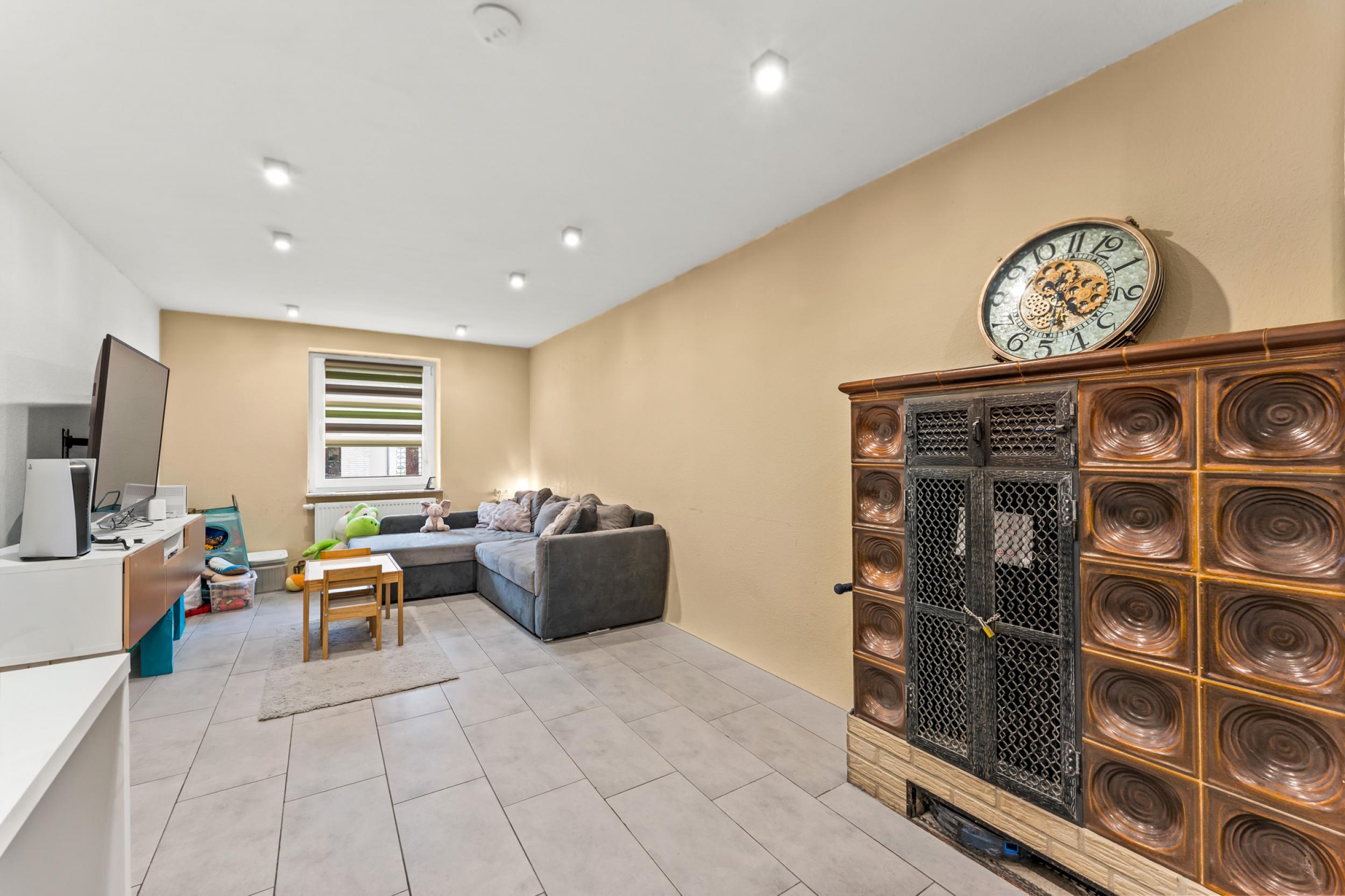 Surheide - Charmante Doppelhaushälfte mit Nebengelass und großem Grundstück - Wohnzimmer