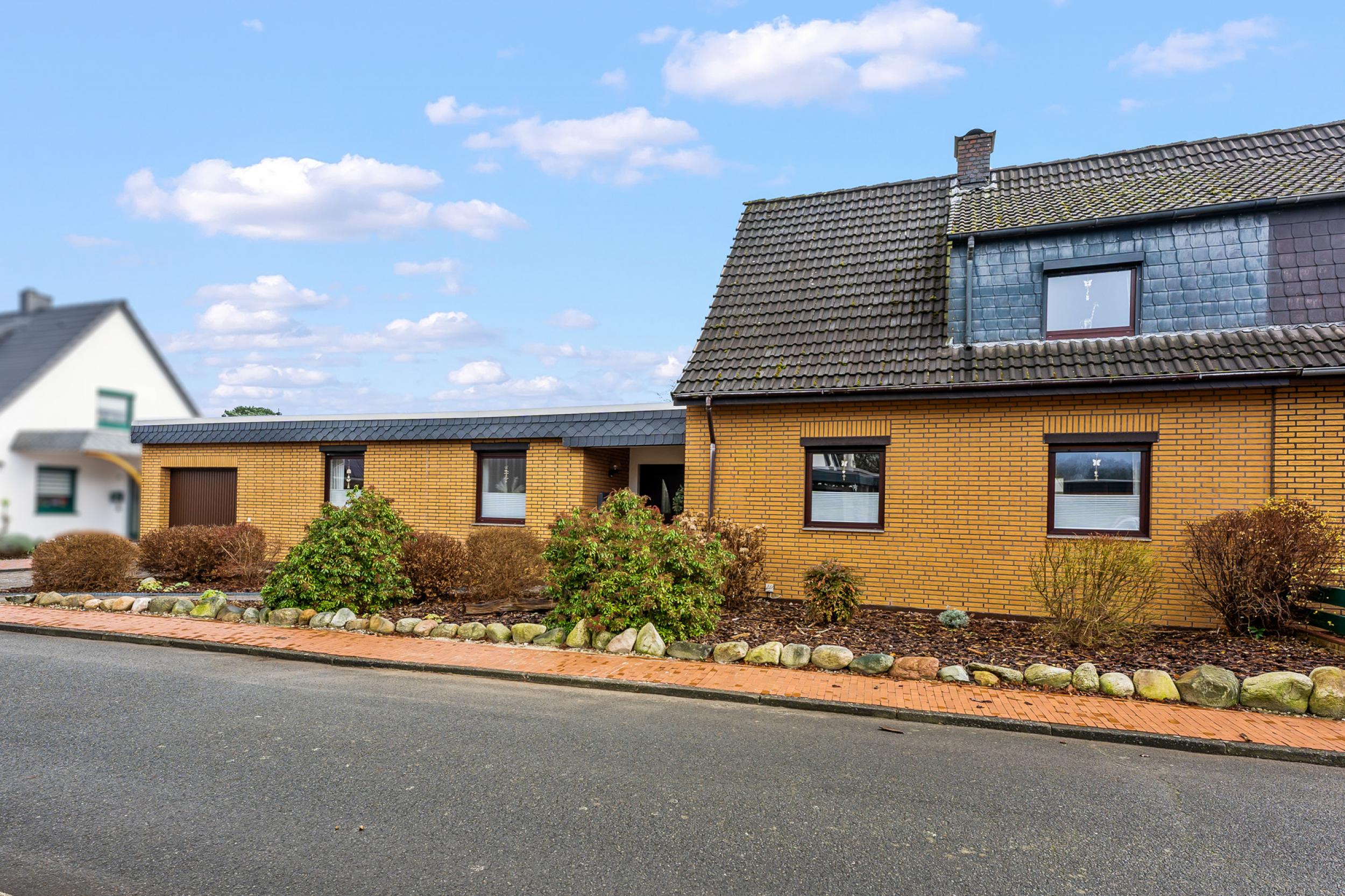 Leherheide - Moderne Doppelhaushälfte in beliebter Lage - Frontansicht