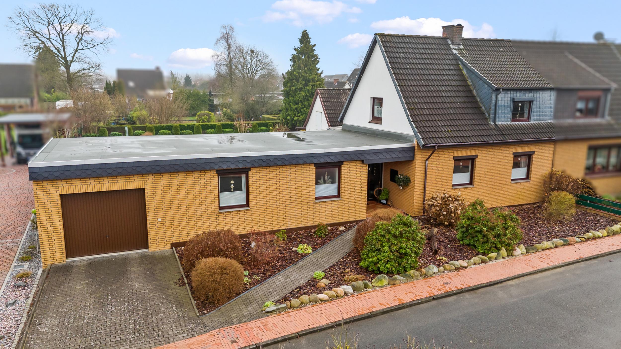 Leherheide - Moderne Doppelhaushälfte in beliebter Lage - Luftaufnahme Frontansicht