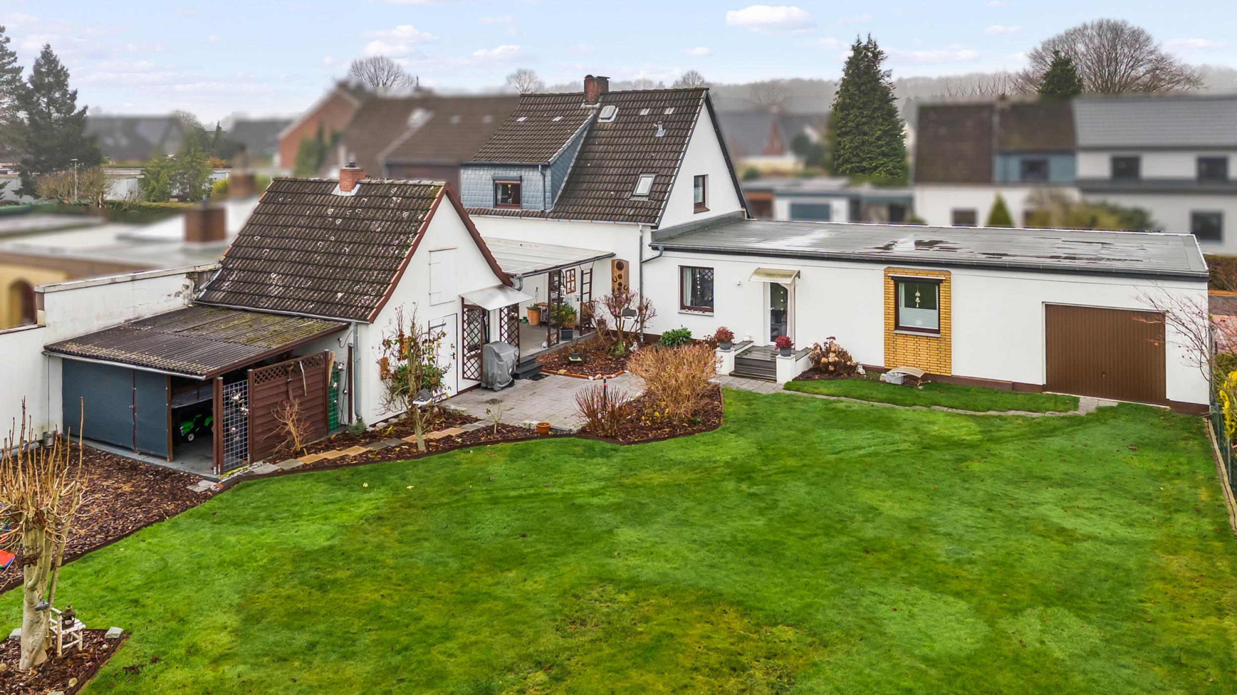 Leherheide - Moderne Doppelhaushälfte in beliebter Lage - Luftaufnahme Garten