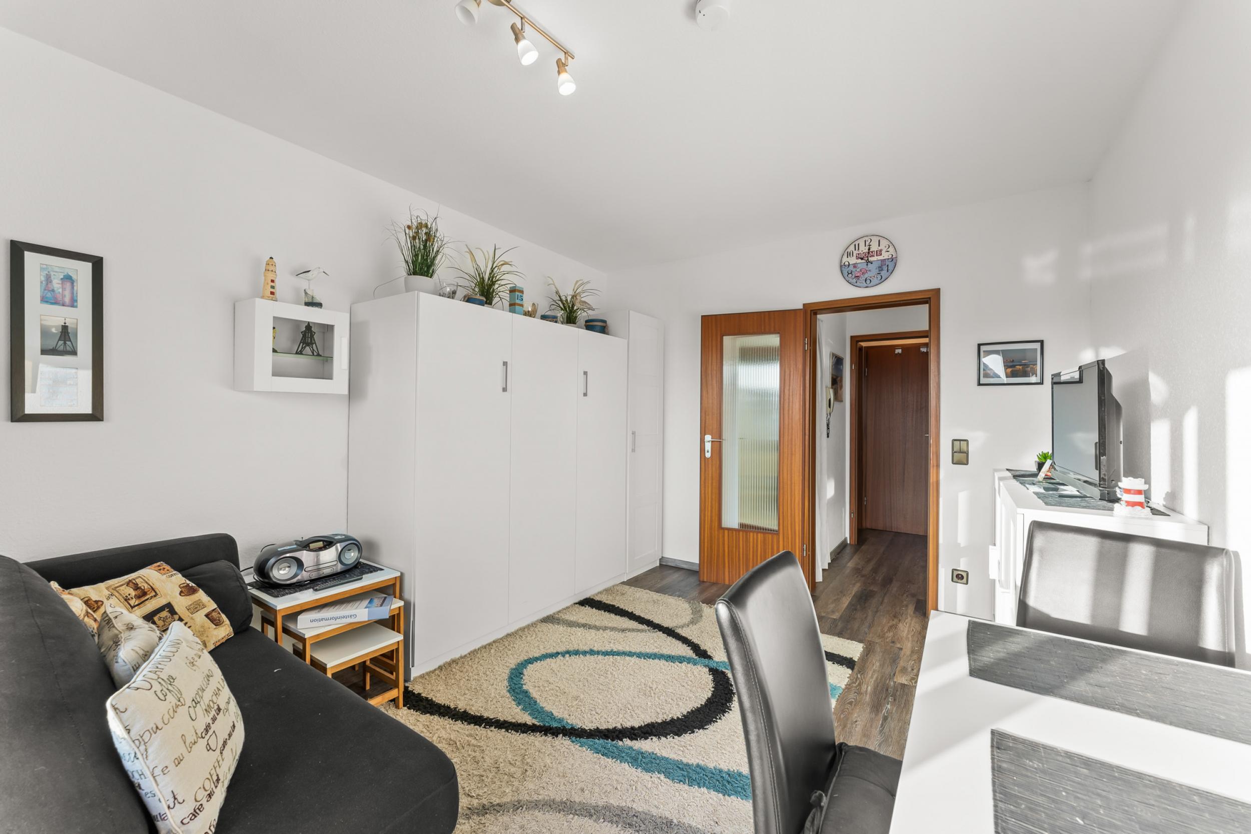 Döse - Renditestarke Ferienwohnung direkt am Nordseestrand - Schrankbett