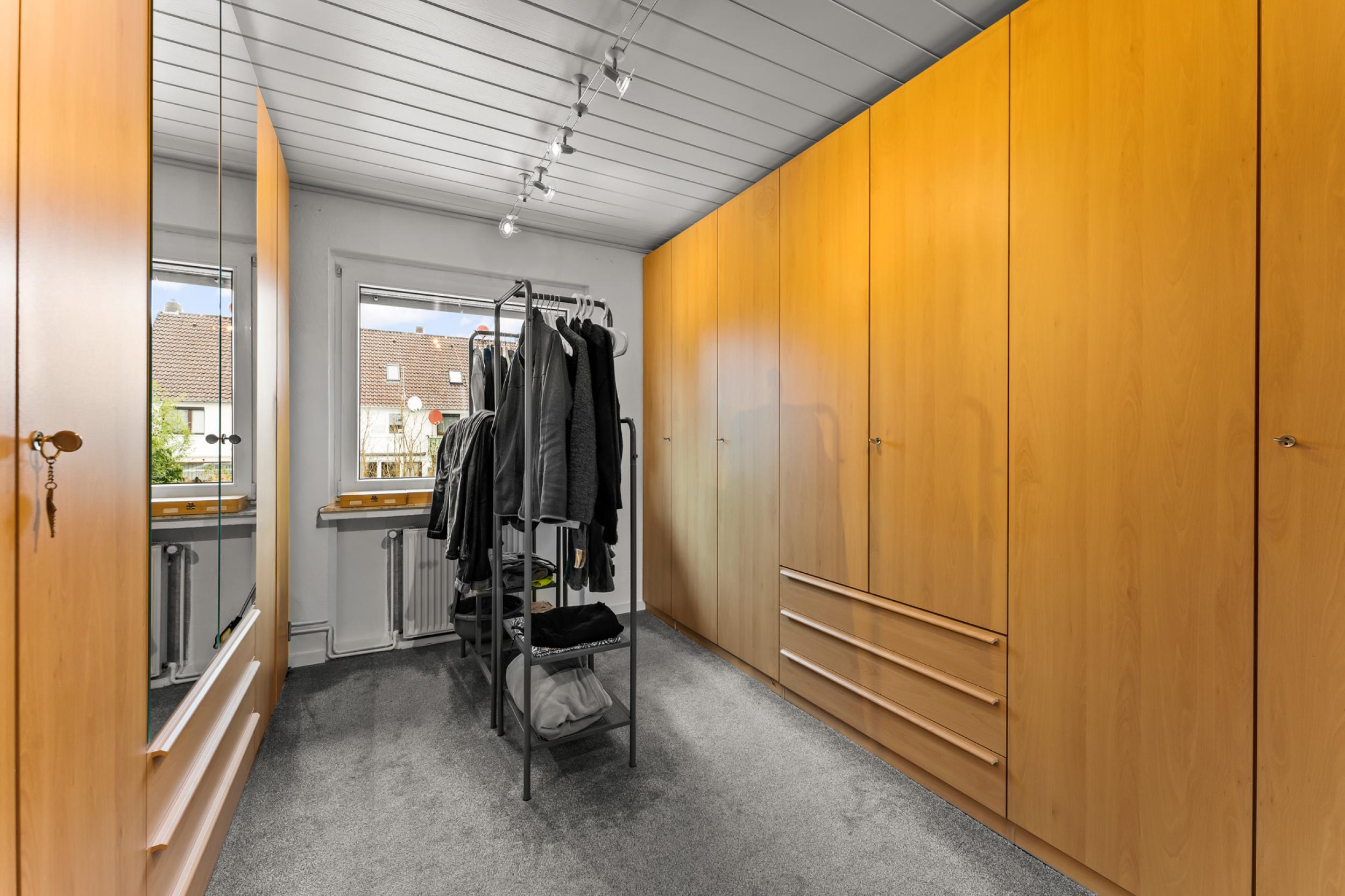 Speckenbüttel - Geräumige Doppelhaushälfte in Parknähe - Zimmer (1.OG.)