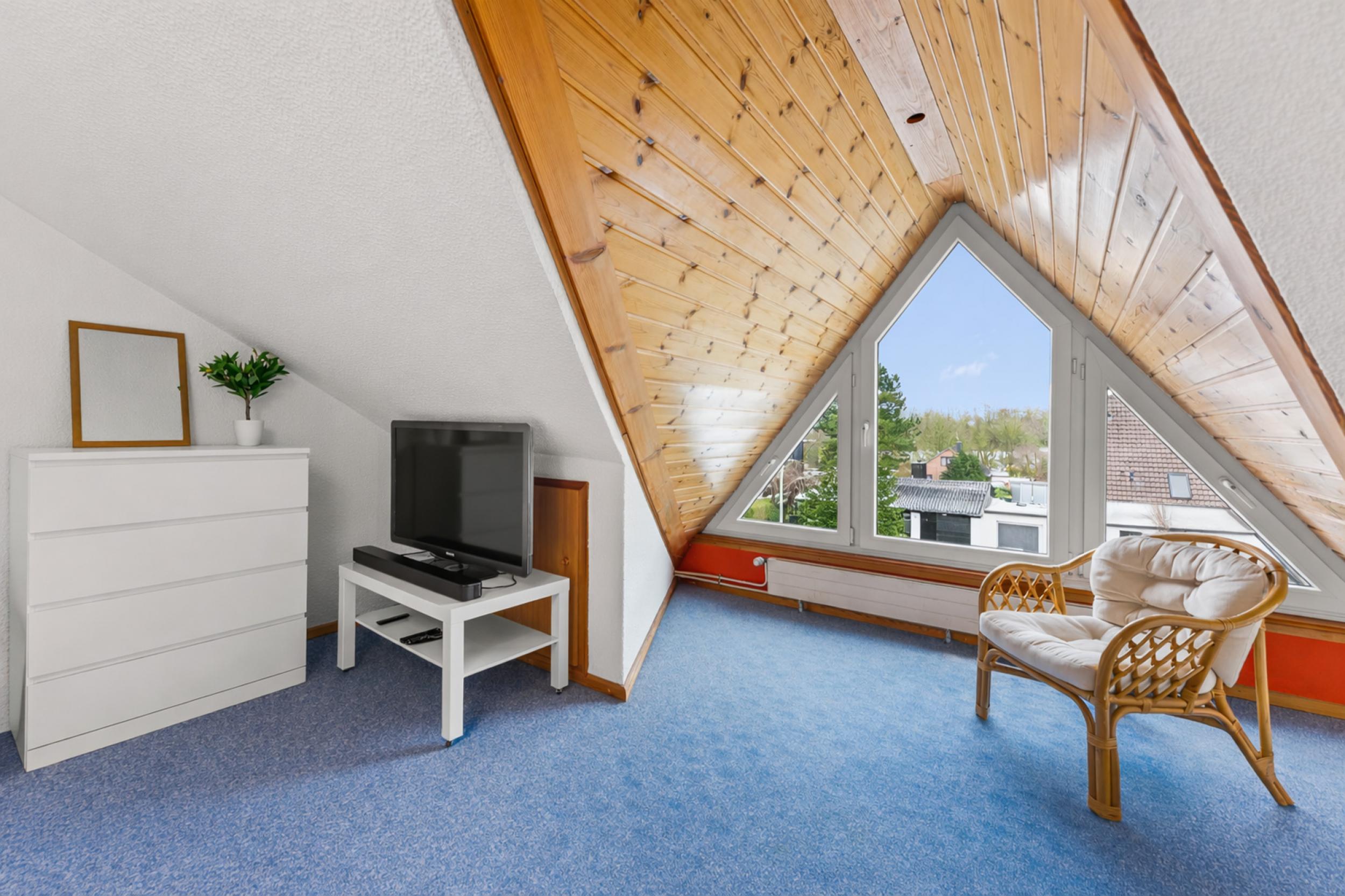 Speckenbüttel - Geräumige Doppelhaushälfte in Parknähe - Zimmer (DG)