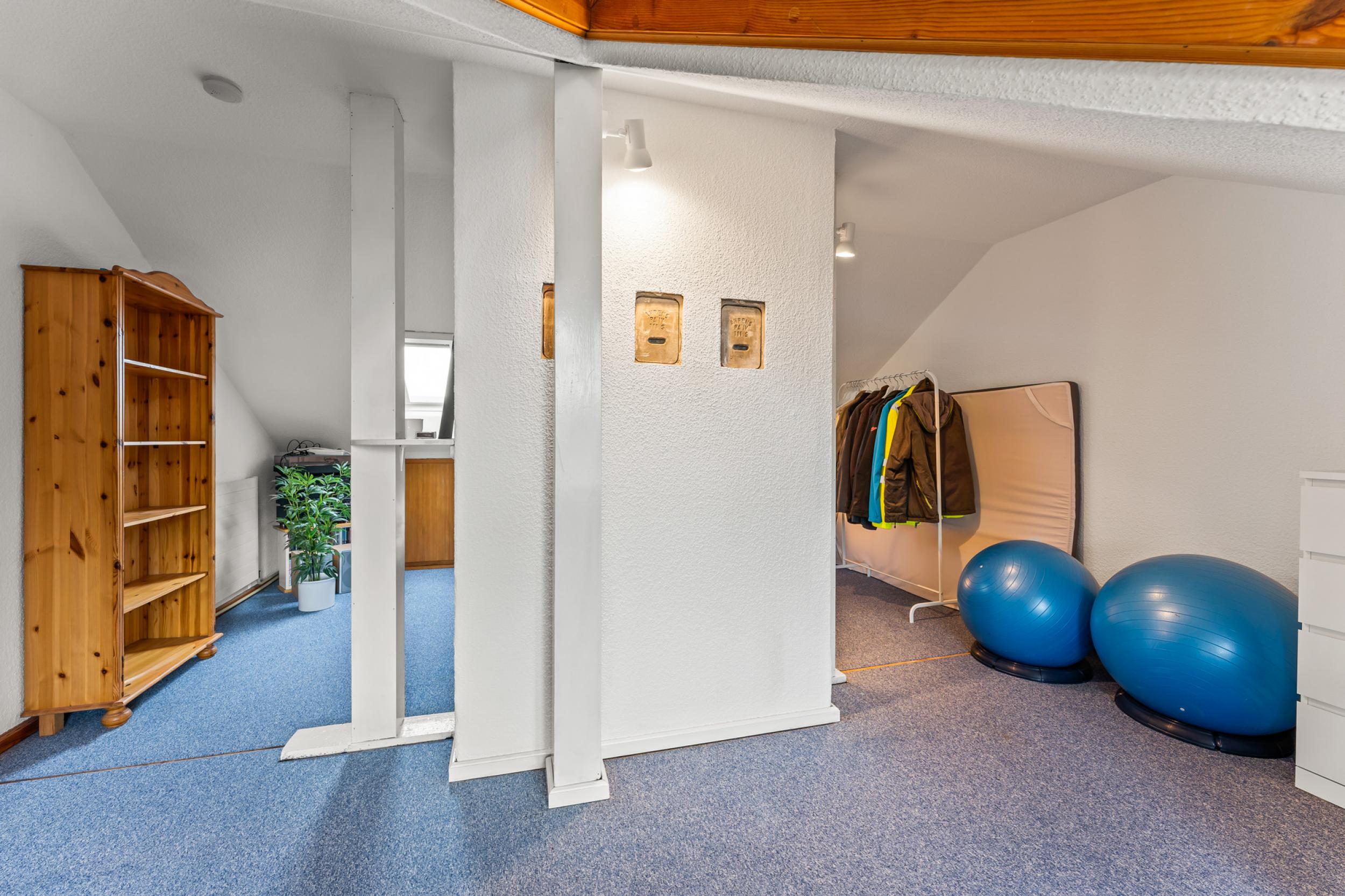 Speckenbüttel - Geräumige Doppelhaushälfte in Parknähe - Zimmer (DG)