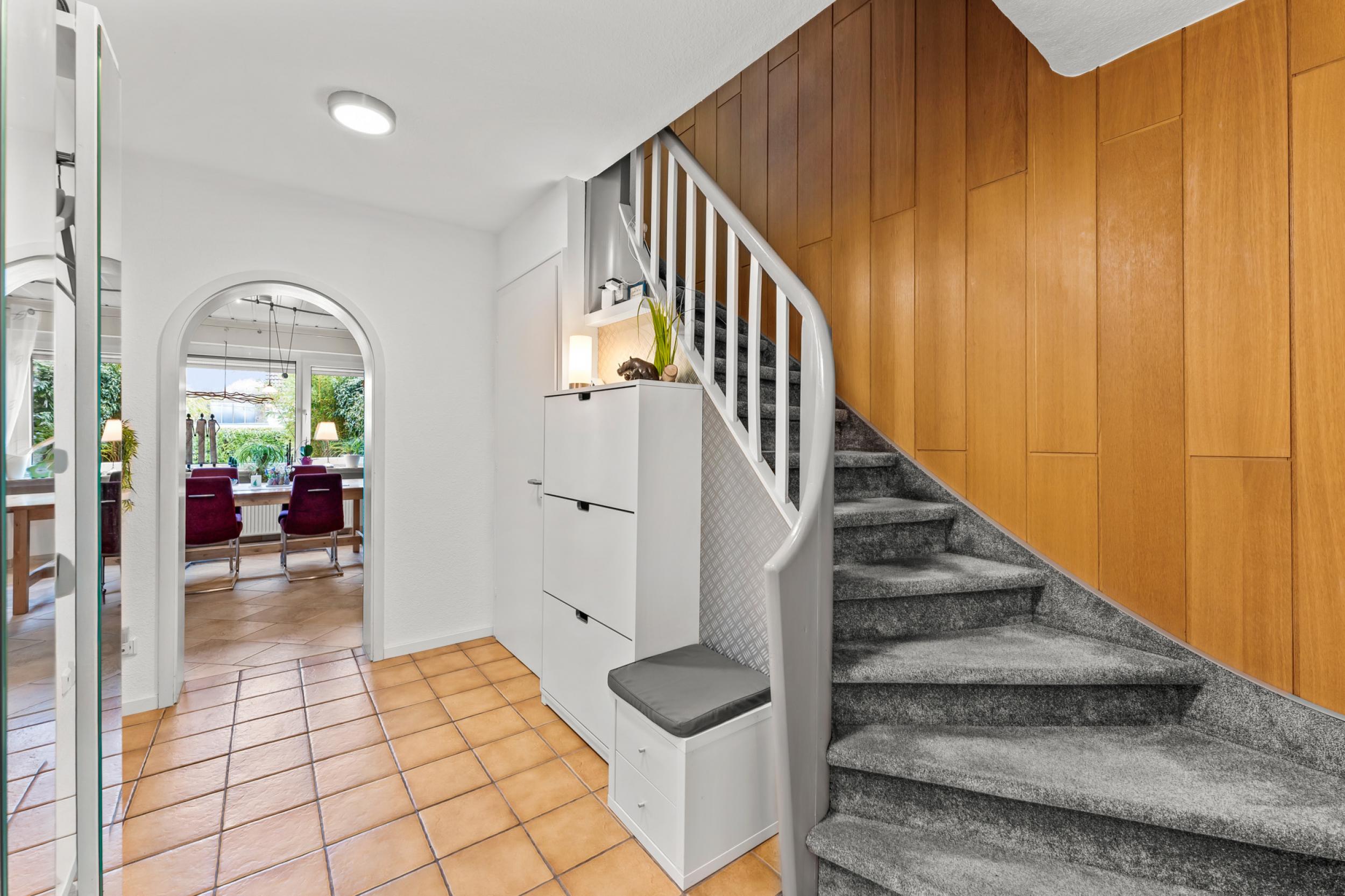 Speckenbüttel - Geräumige Doppelhaushälfte in Parknähe - Treppe