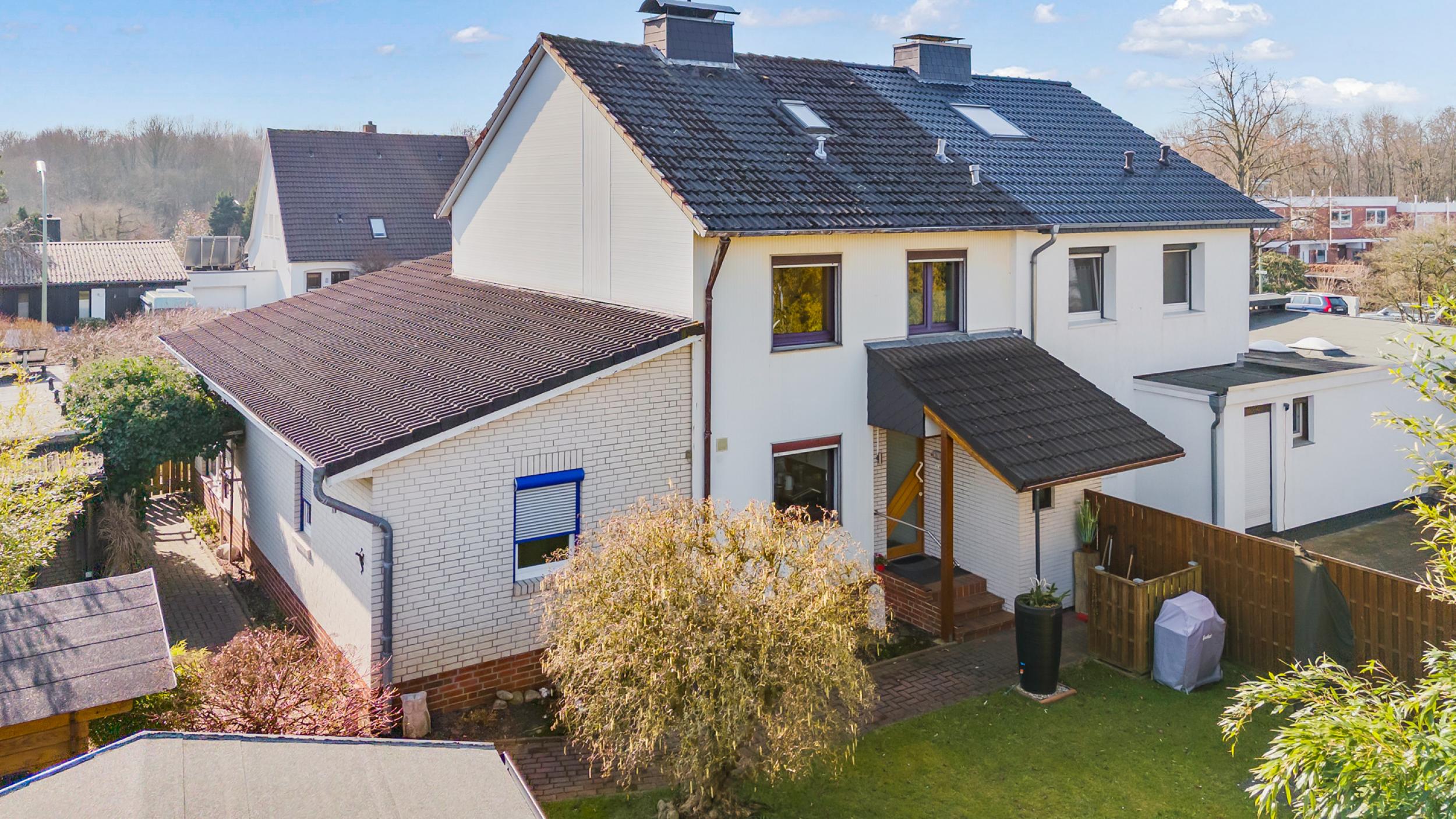 Speckenbüttel - Geräumige Doppelhaushälfte in Parknähe - Außenansicht