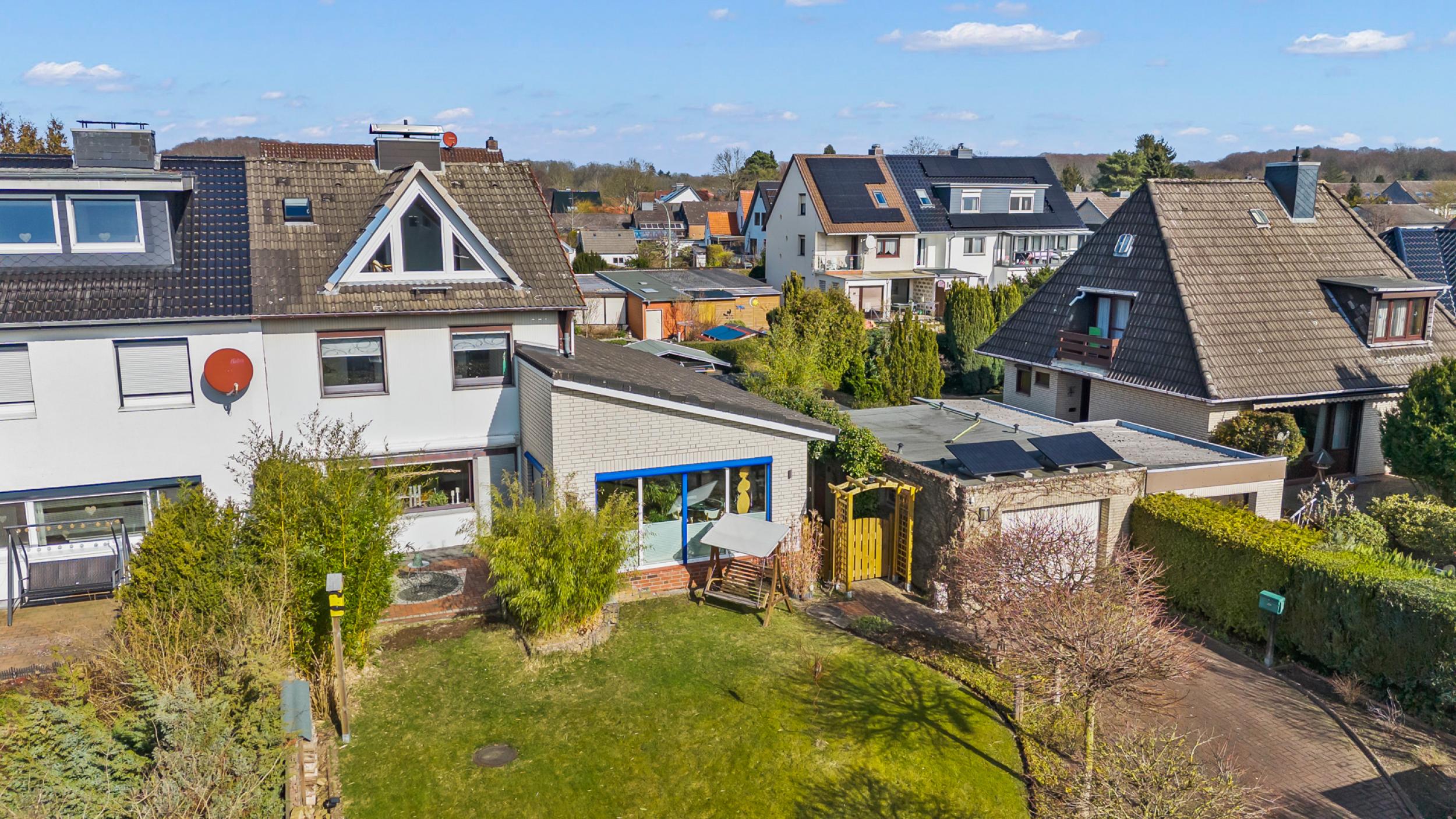 Speckenbüttel - Geräumige Doppelhaushälfte in Parknähe - Frontansicht