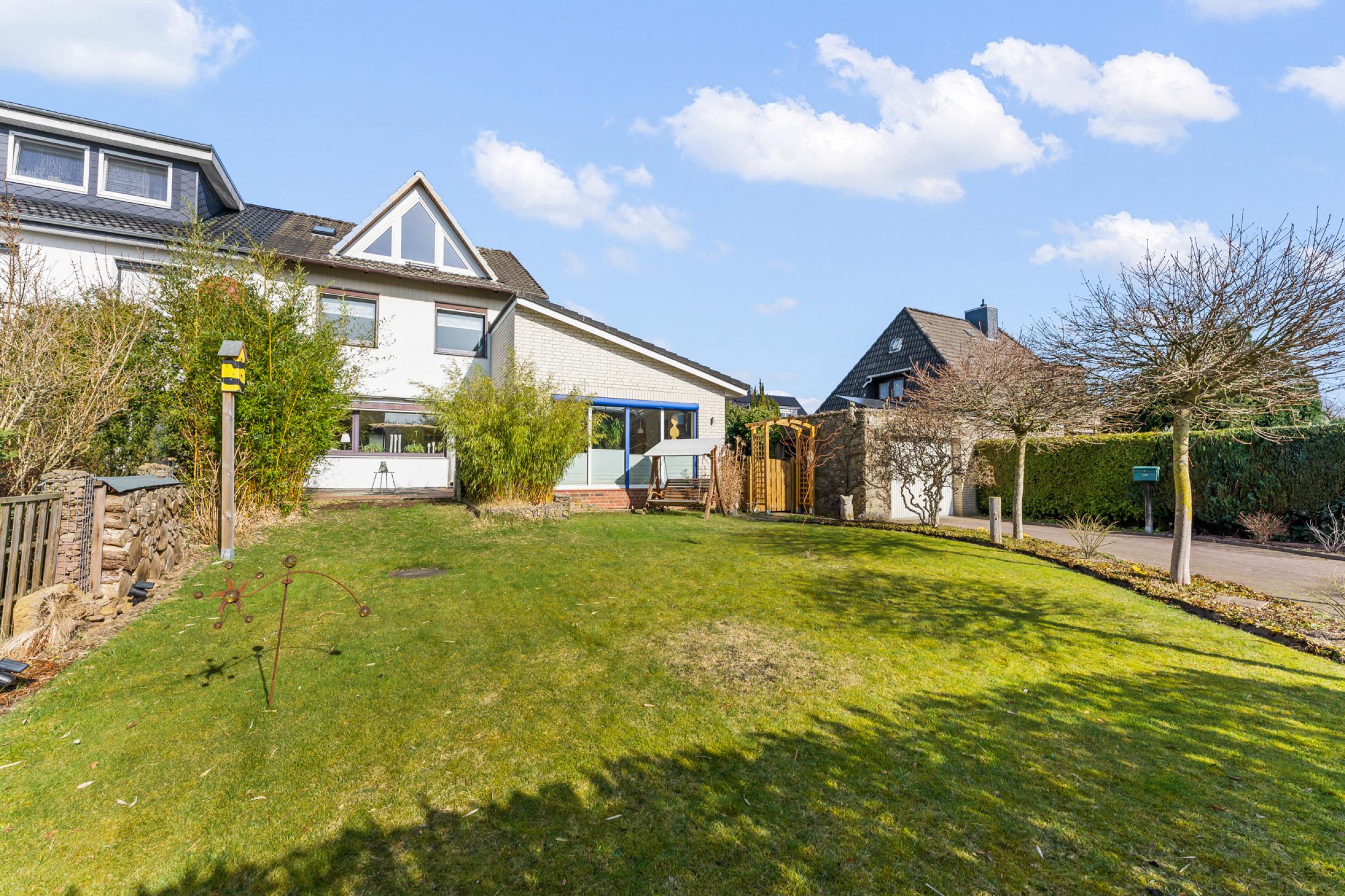 Speckenbüttel - Geräumige Doppelhaushälfte in Parknähe - Garten