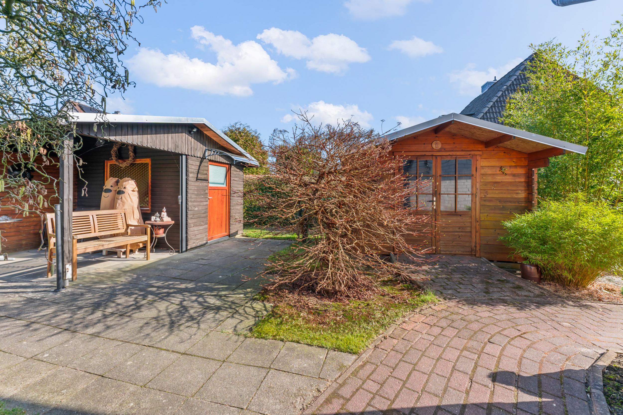 Speckenbüttel - Geräumige Doppelhaushälfte in Parknähe - Gartenhäuser
