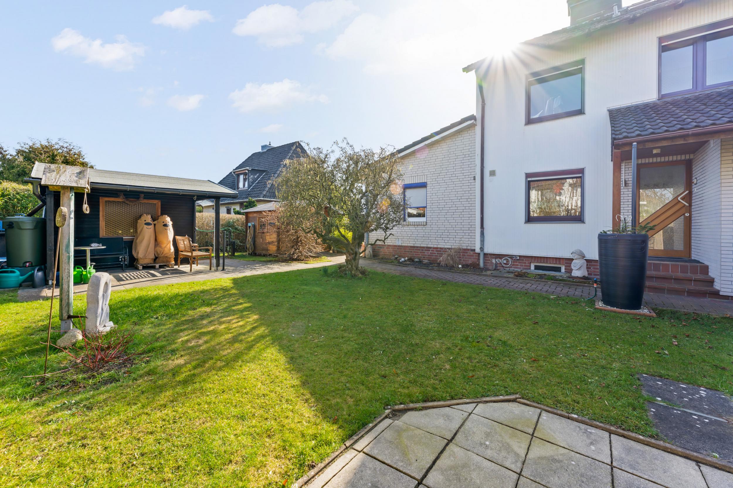 Speckenbüttel - Geräumige Doppelhaushälfte in Parknähe - Garten