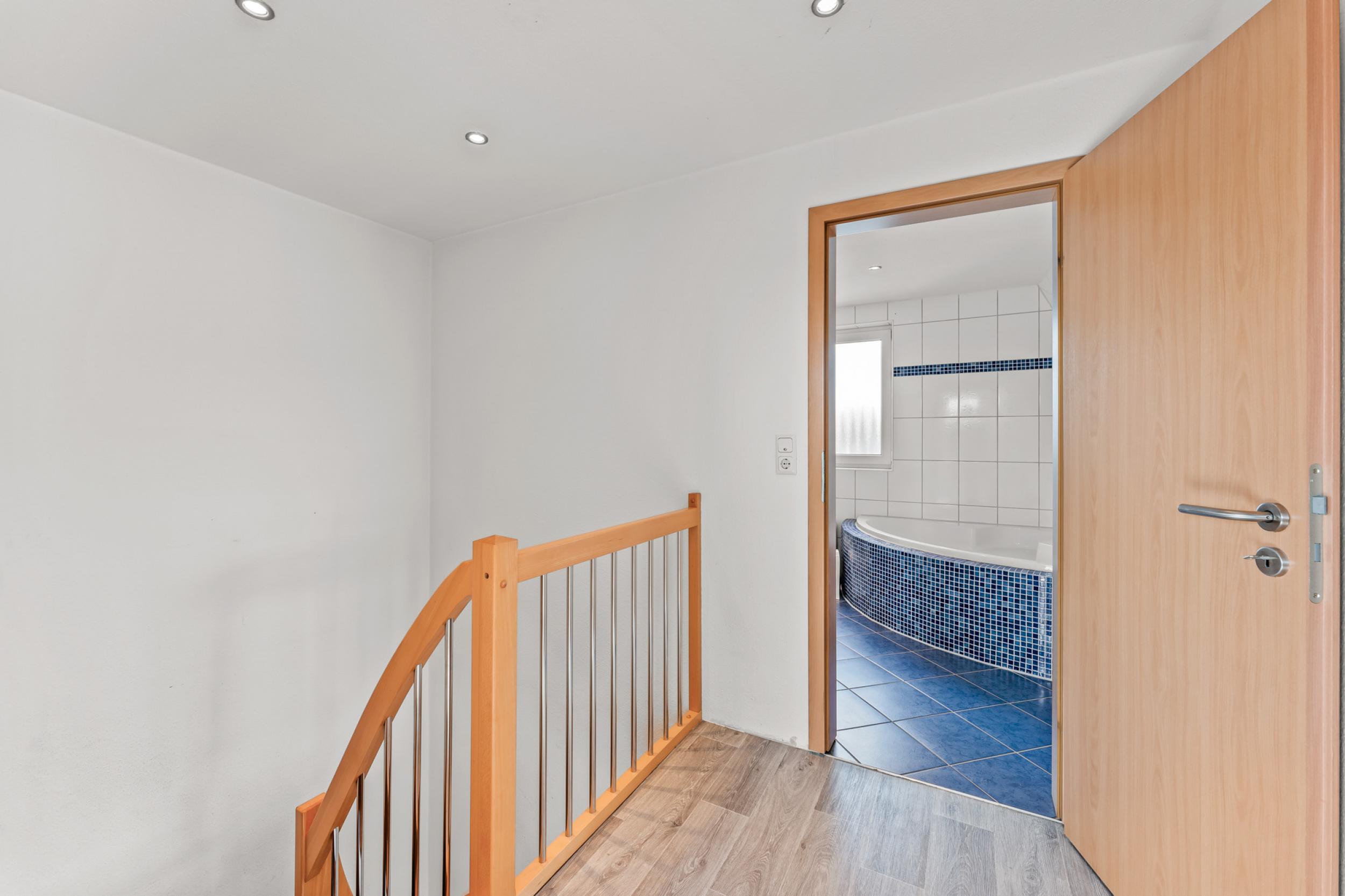Loxstedt - Lichtdurchflutete 3-Zimmer-Maisonettewohnung im Ortszentrum - Flur Dachgeschoss