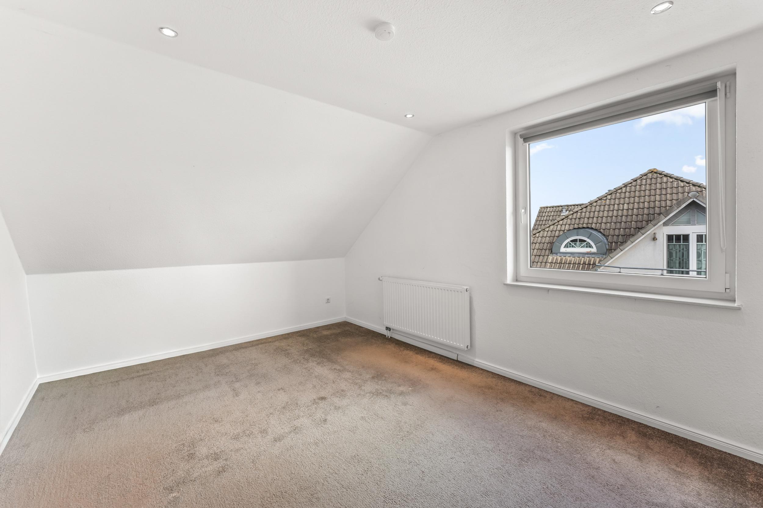 Loxstedt - Lichtdurchflutete 3-Zimmer-Maisonettewohnung im Ortszentrum - Schlafzimmer
