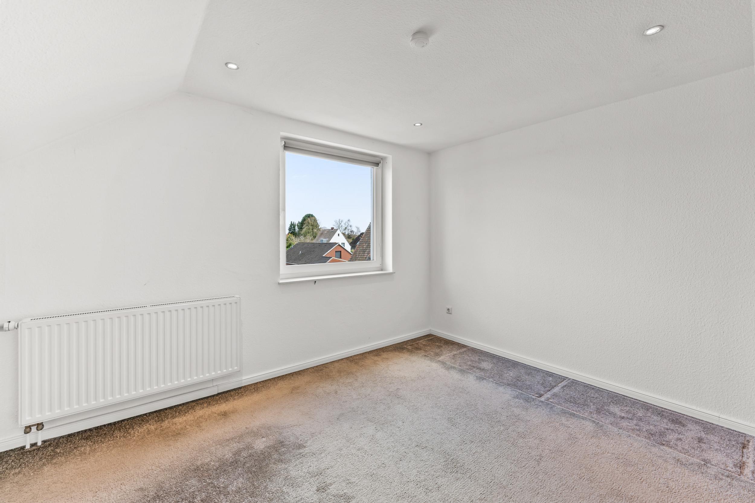 Loxstedt - Lichtdurchflutete 3-Zimmer-Maisonettewohnung im Ortszentrum - Schlafzimmer