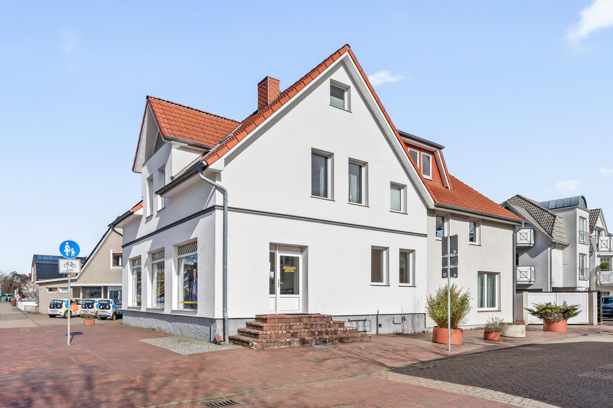 Loxstedt - Lichtdurchflutete 3-Zimmer-Maisonettewohnung im Ortszentrum - Seitenansicht