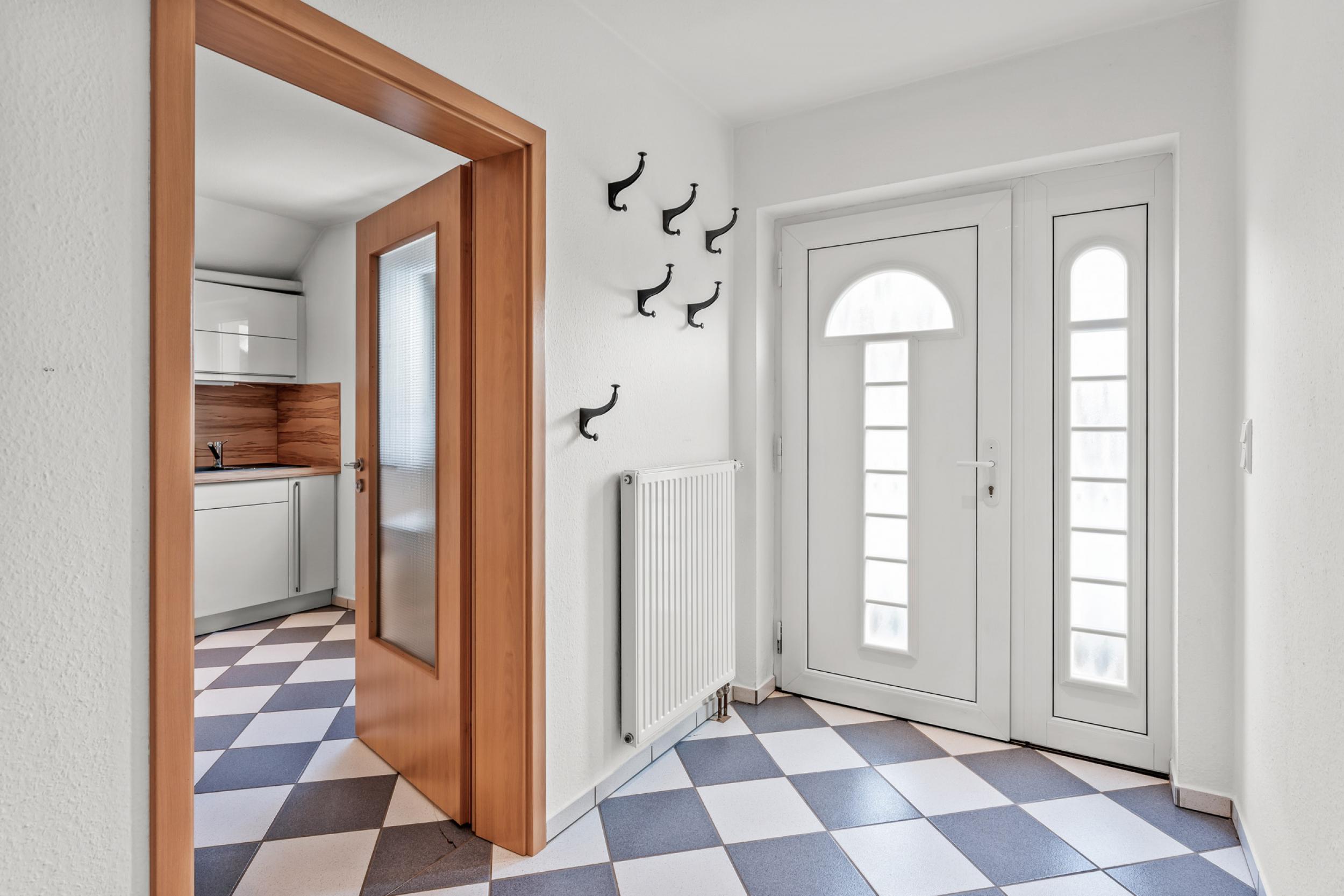 Loxstedt - Lichtdurchflutete 3-Zimmer-Maisonettewohnung im Ortszentrum - Eingangsbereich