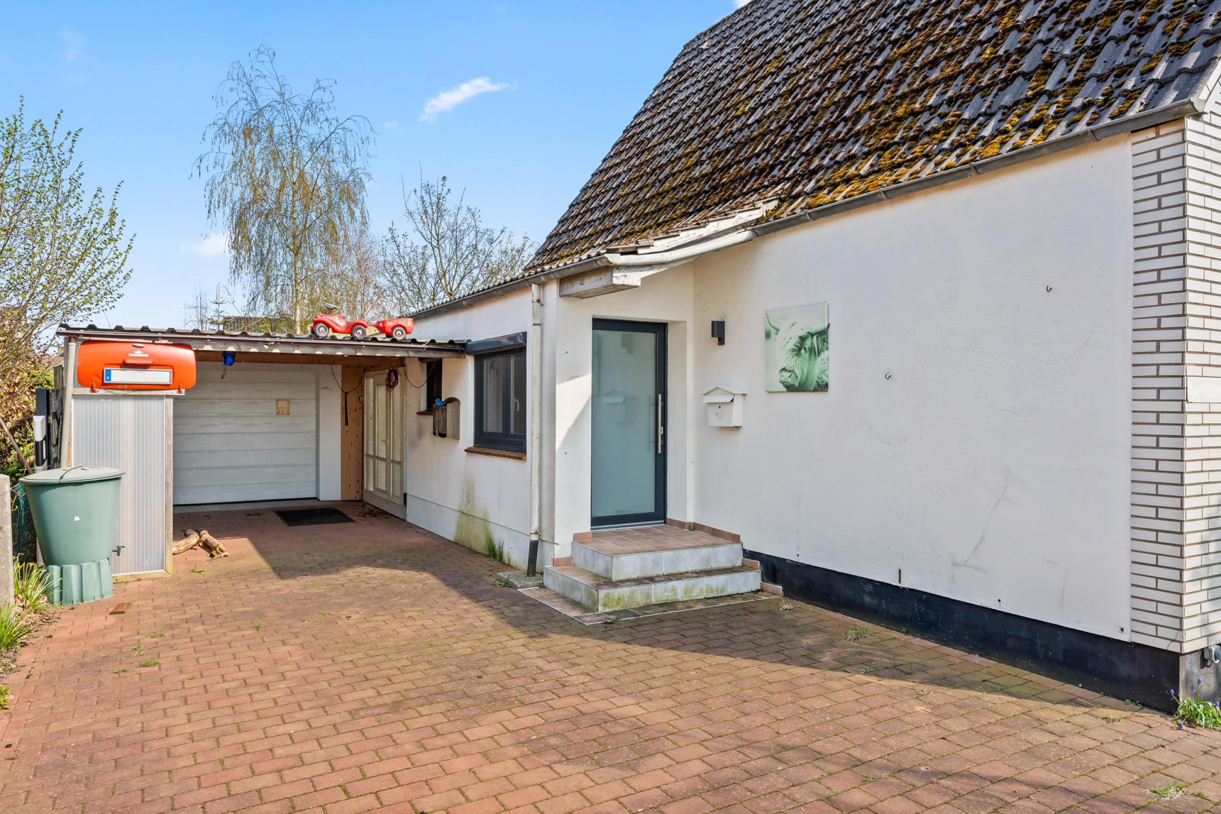 Beverstedt - Solides Einfamilienhaus in ruhiger Lage - Auffahrt