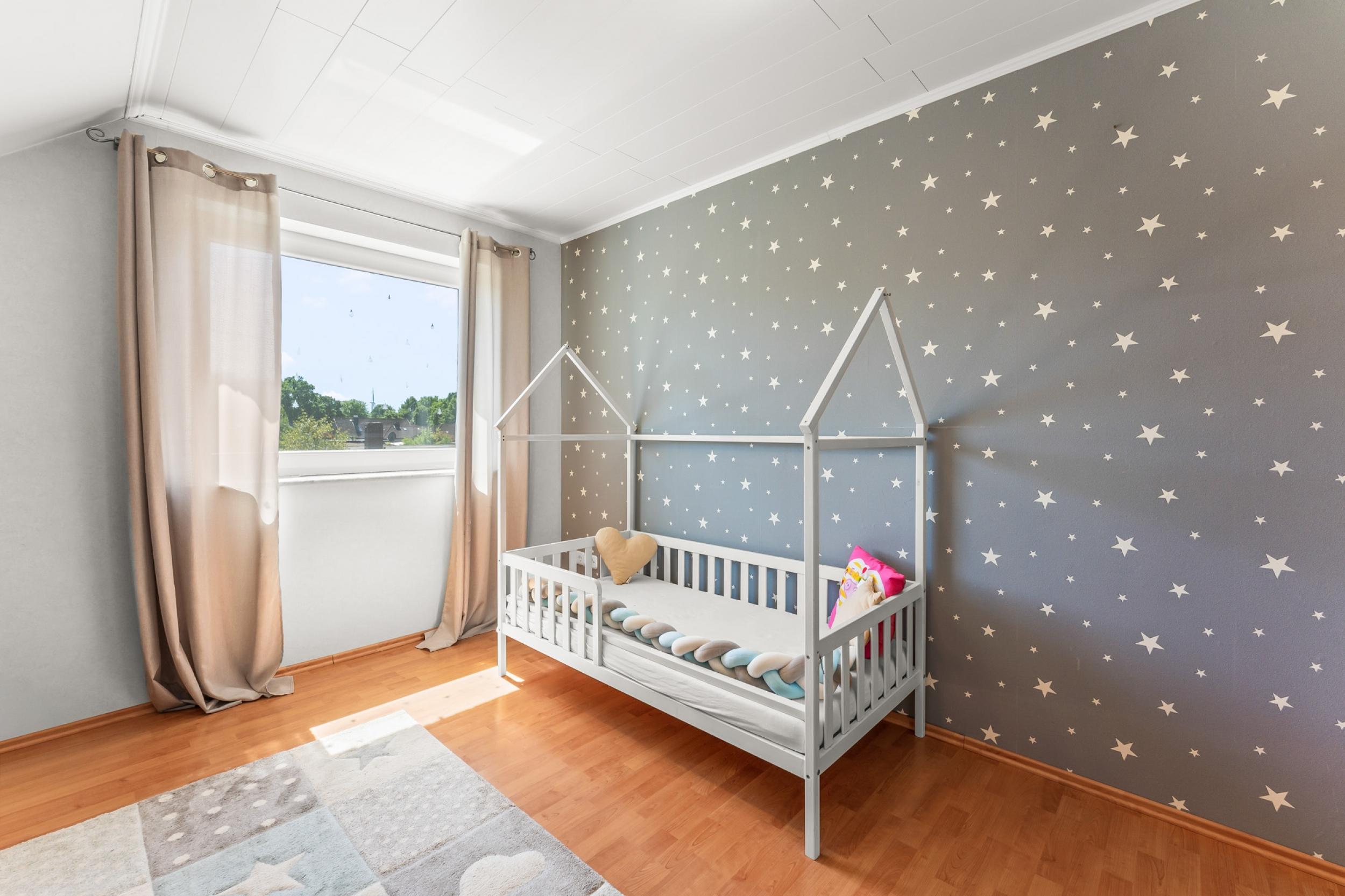 Loxstedt - Modernes KfW-60-Einfamilienhaus mit Erdwärme, Garage und pflegeleichtem Grundstück - Kinderzimmer