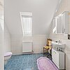 Bokel - Repräsentativer Winkelbungalow in ruhiger Wohnlage – ein Zuhause zum Wohlfühlen - Duschbad Dachgeschoss