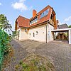 Schiffdorf - Modernisiertes Einfamilienhaus mit zusätzlichem Bauland - Hofansicht 