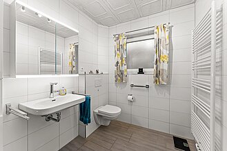 Otterndorf - Ein- bis Zweifamilienhaus in der Nähe der Elbemündung - Duschbad Erdgeschoss