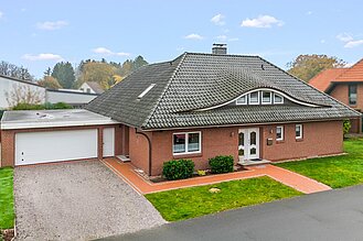 Bokel - Repräsentativer Winkelbungalow in ruhiger Wohnlage – ein Zuhause zum Wohlfühlen - Frontansicht