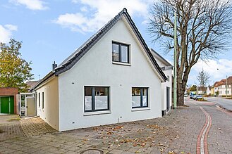 Eckernfeld - Modernisiertes Einfamilienhaus in beliebter Lage - Frontansicht