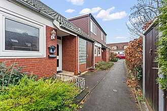 Langen - Sanierungsbedürftiges Reihenmittelhaus in beliebter ruhiger Lage - Frontansicht