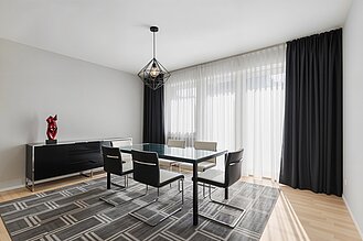 Schierholz - Solider Walmdachbungalow mit zusätzlichem Siedlungshaus - Essbereich - Bungalow - (KI generiert)