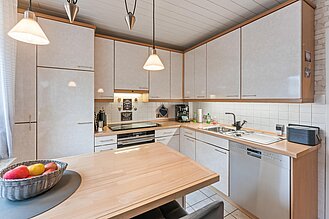 Schiffdorf-Spaden - Modernisiertes Einfamilienhaus mit Einliegerwohnung in ruhiger Lage - Küche Erdgeschoss